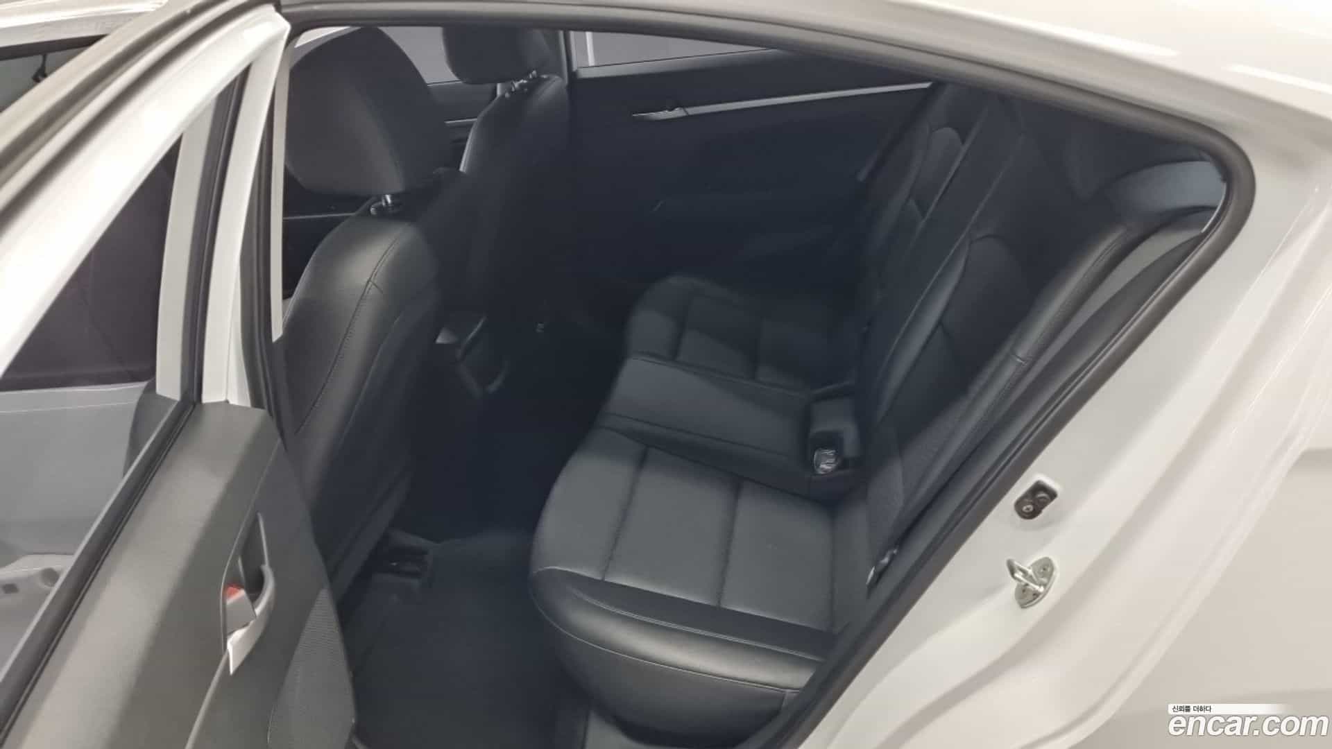 AVANTE Hyundai 2019.9-OPTION-022