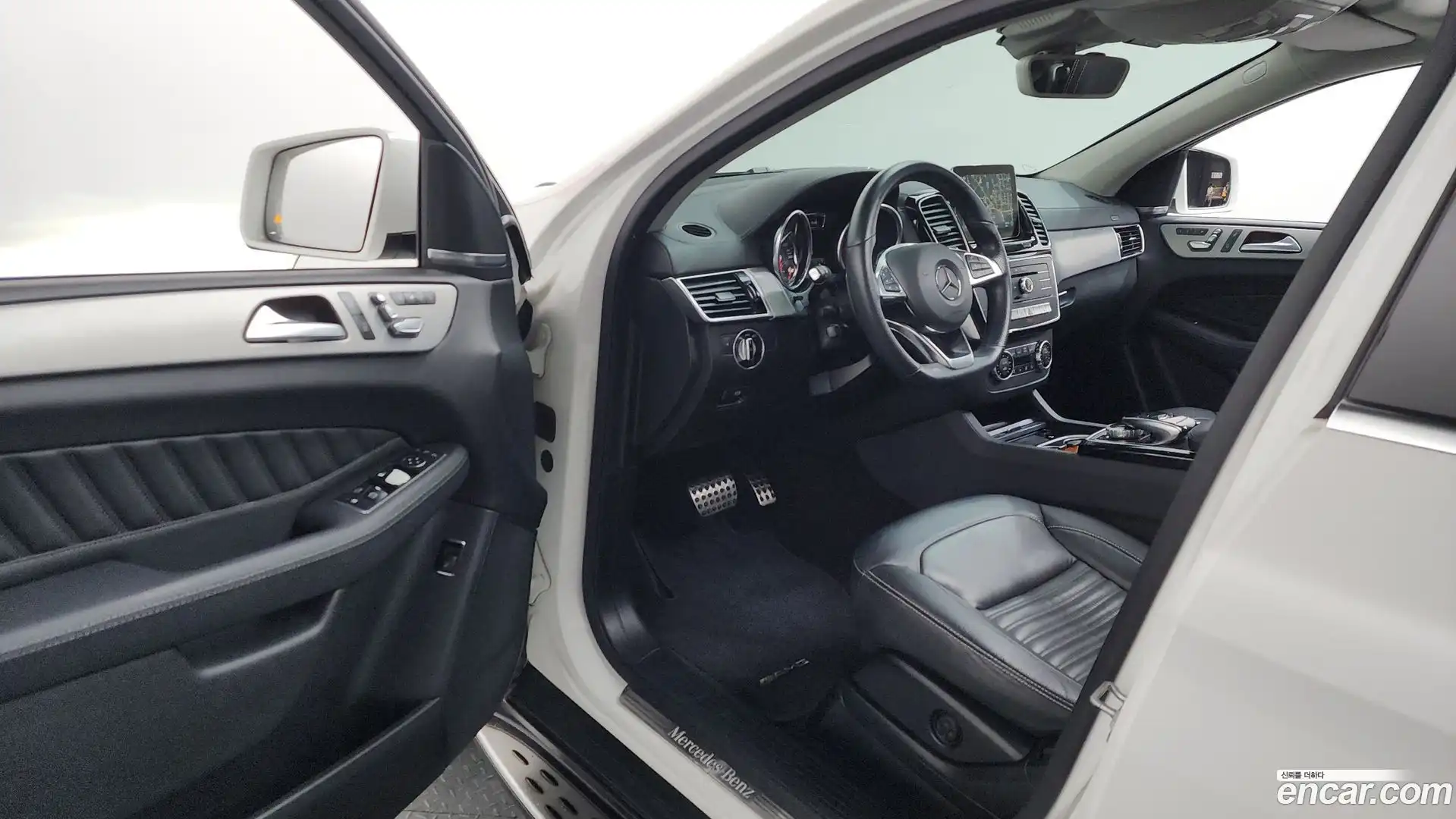 GLE-Class Mercedes-Benz 2016.9-INNER-010