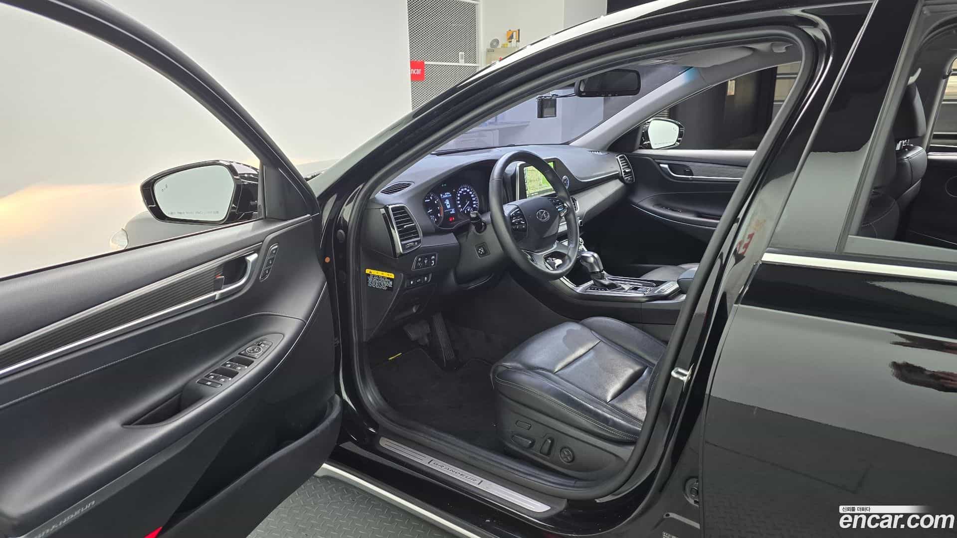 Grandeur Hyundai 2017.0-INNER-010