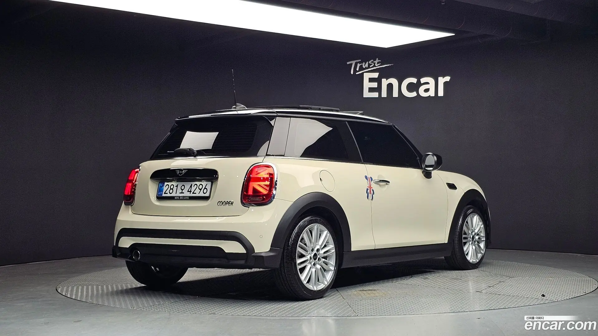 Main__Slider__Photo:Cooper Mini 2021.9-1