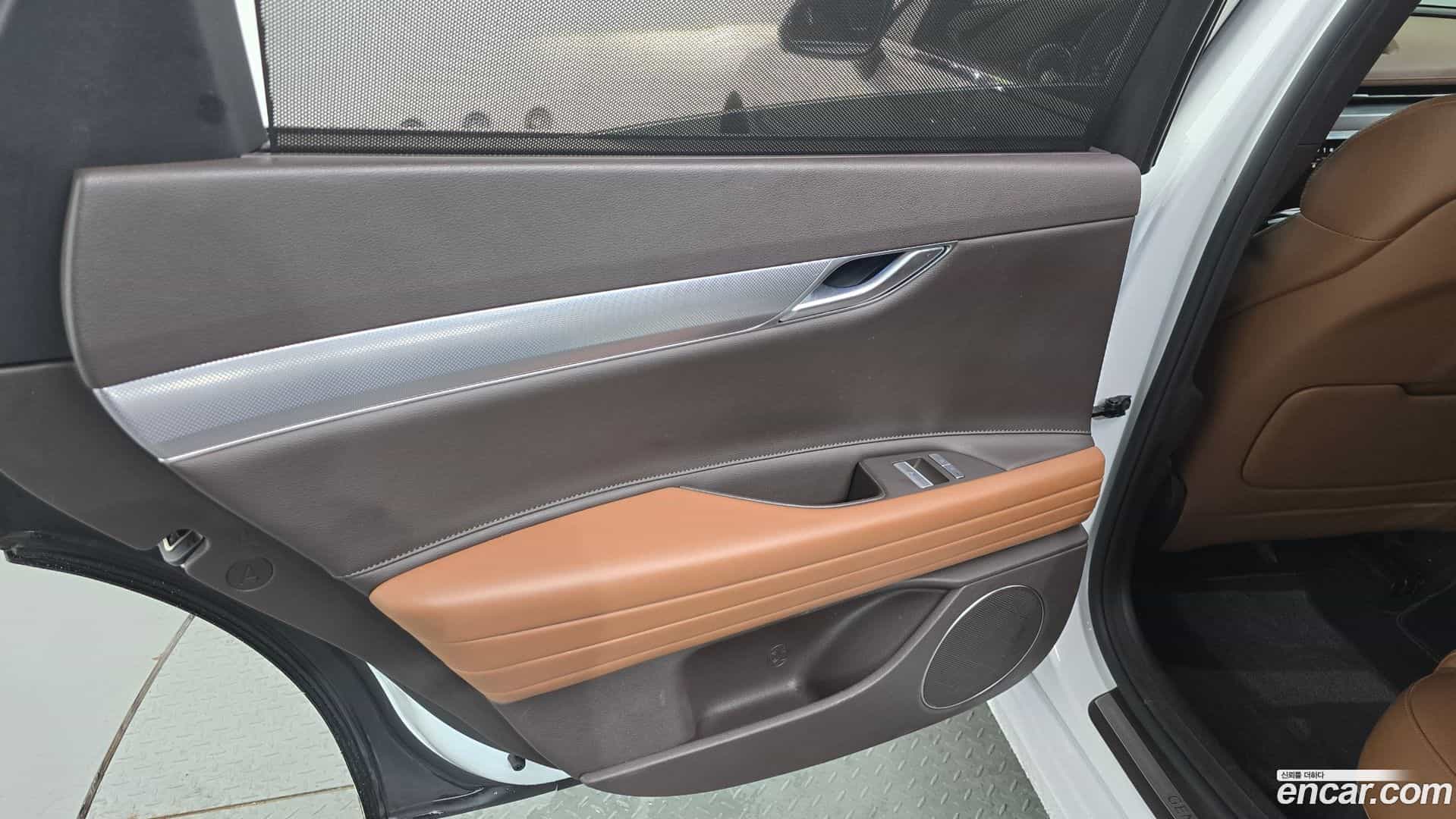 G80 Genesis 2022.0-INNER-035