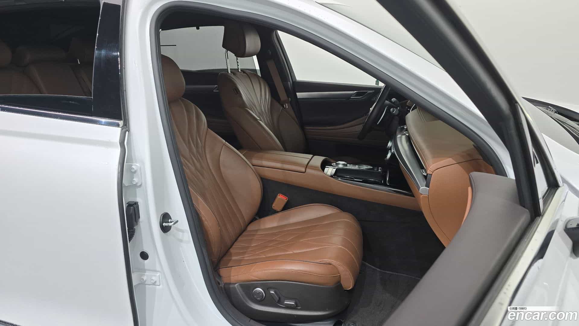 G80 Genesis 2022.0-INNER-036