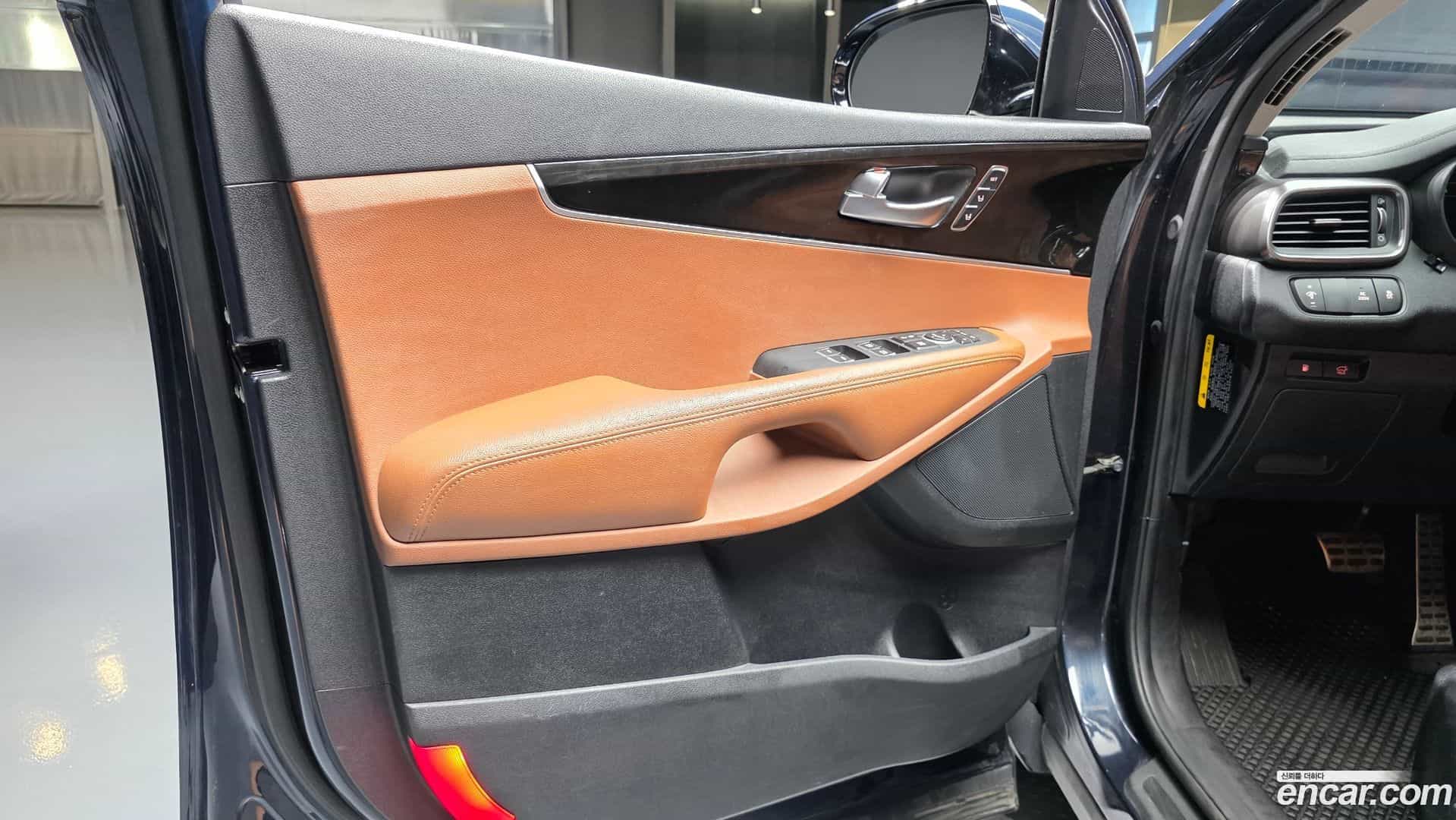 Sorento Kia 2017.8-INNER-034
