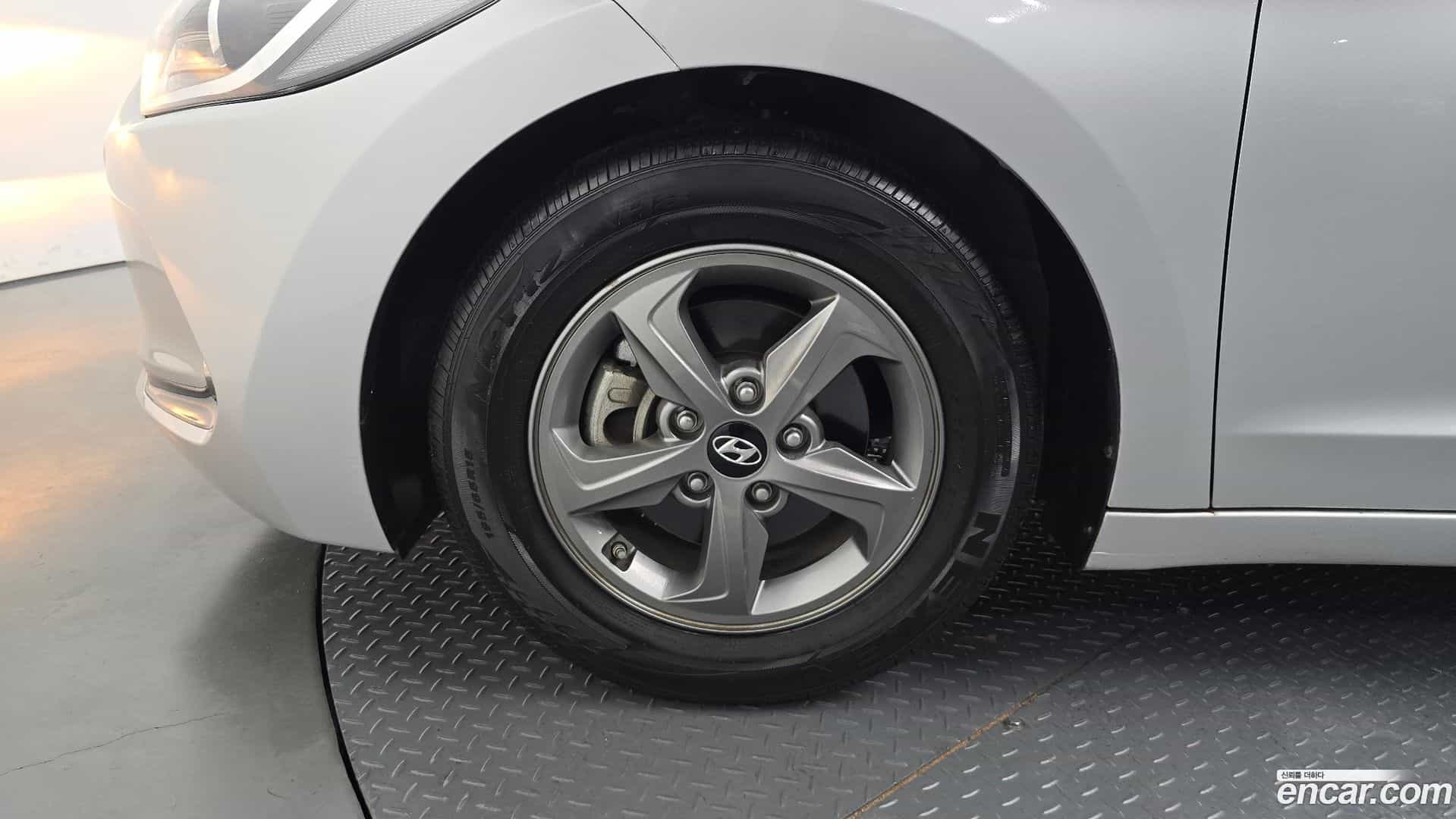 AVANTE Hyundai 2016.2-OUTER-005