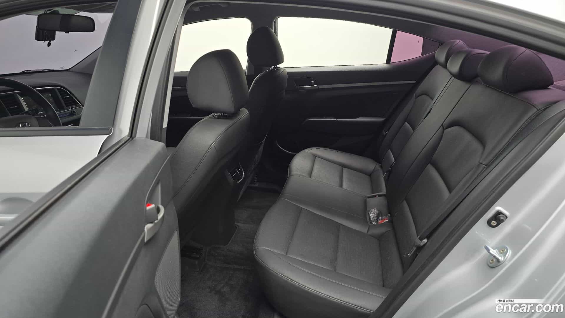AVANTE Hyundai 2016.2-OPTION-016