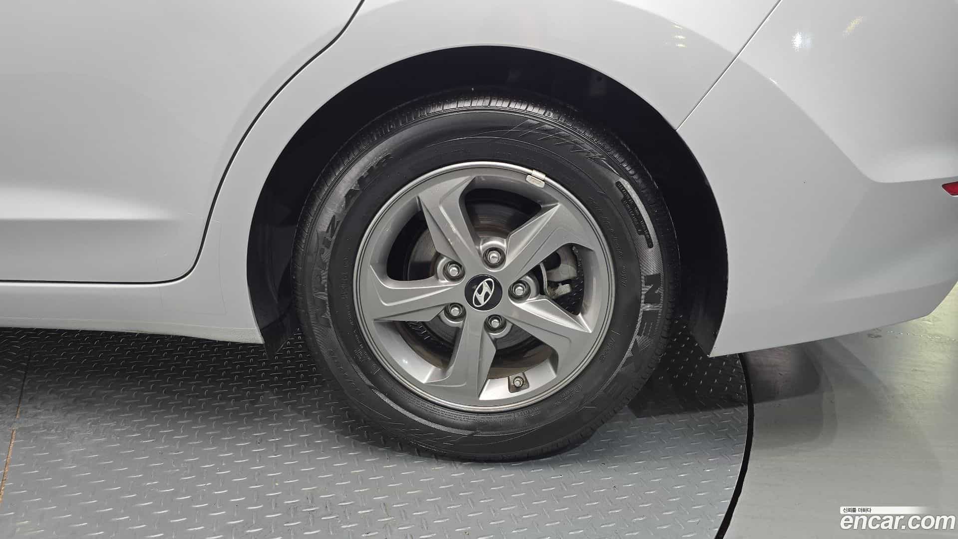 AVANTE Hyundai 2016.2-OUTER-031