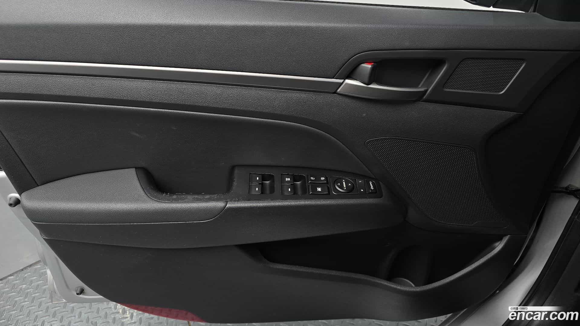 AVANTE Hyundai 2016.2-INNER-034