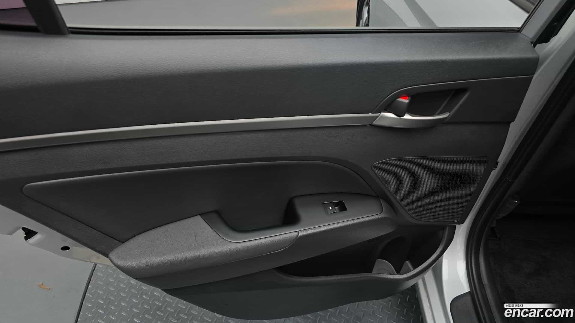 AVANTE Hyundai 2016.2-INNER-035