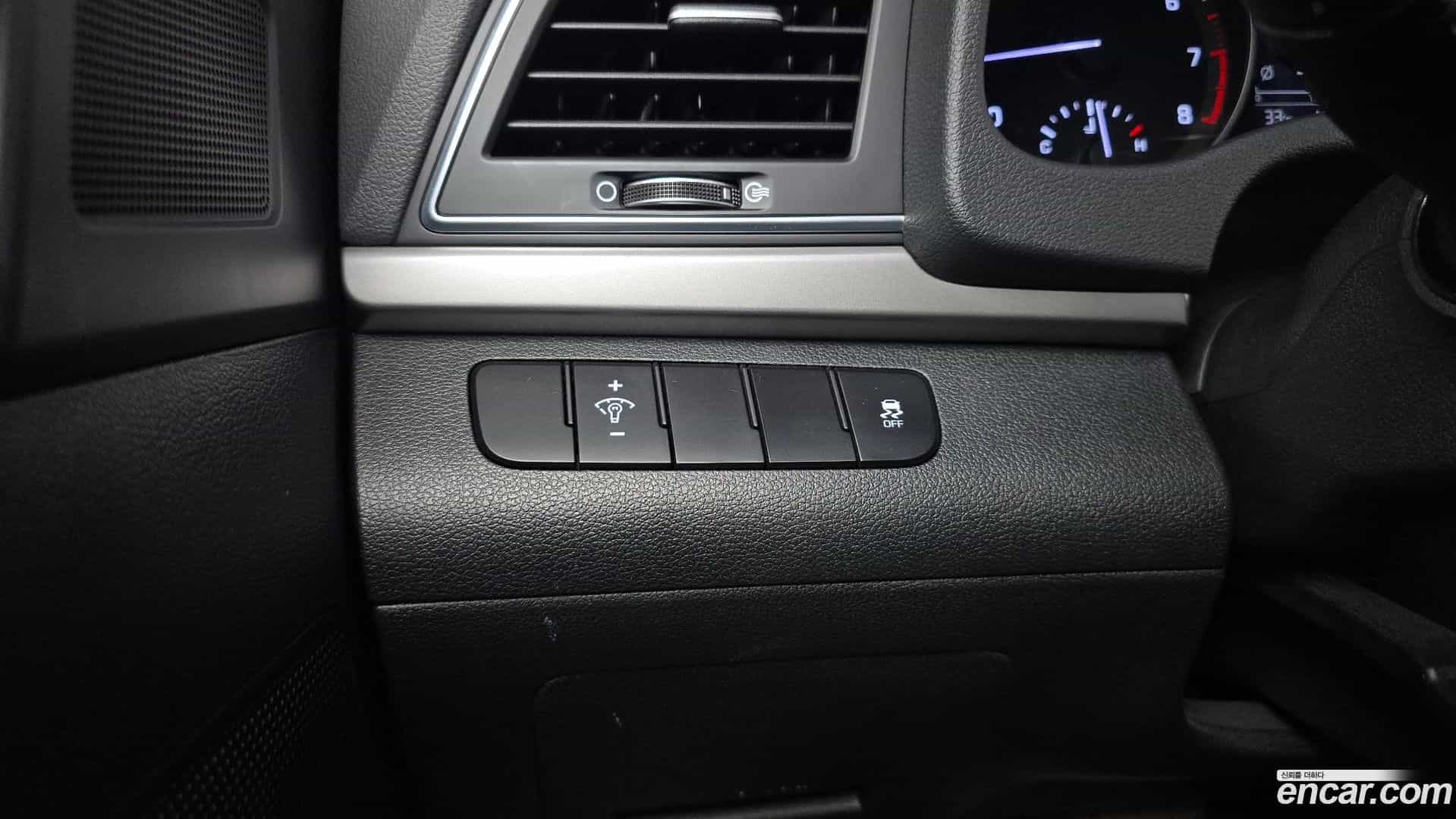 AVANTE Hyundai 2016.2-OPTION-041