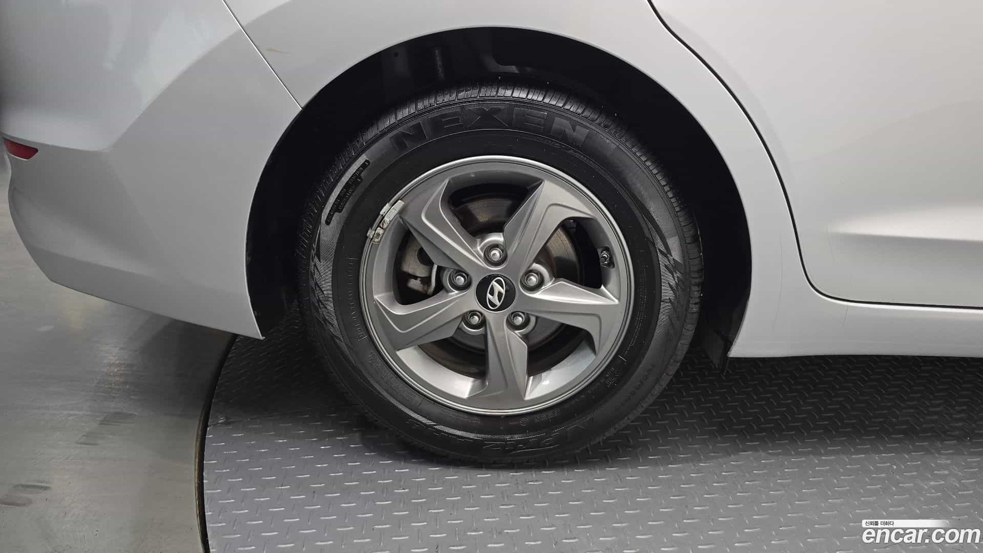 AVANTE Hyundai 2016.2-OPTION-042