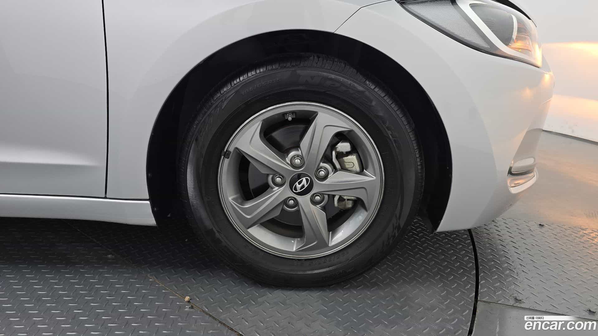 AVANTE Hyundai 2016.2-OPTION-043