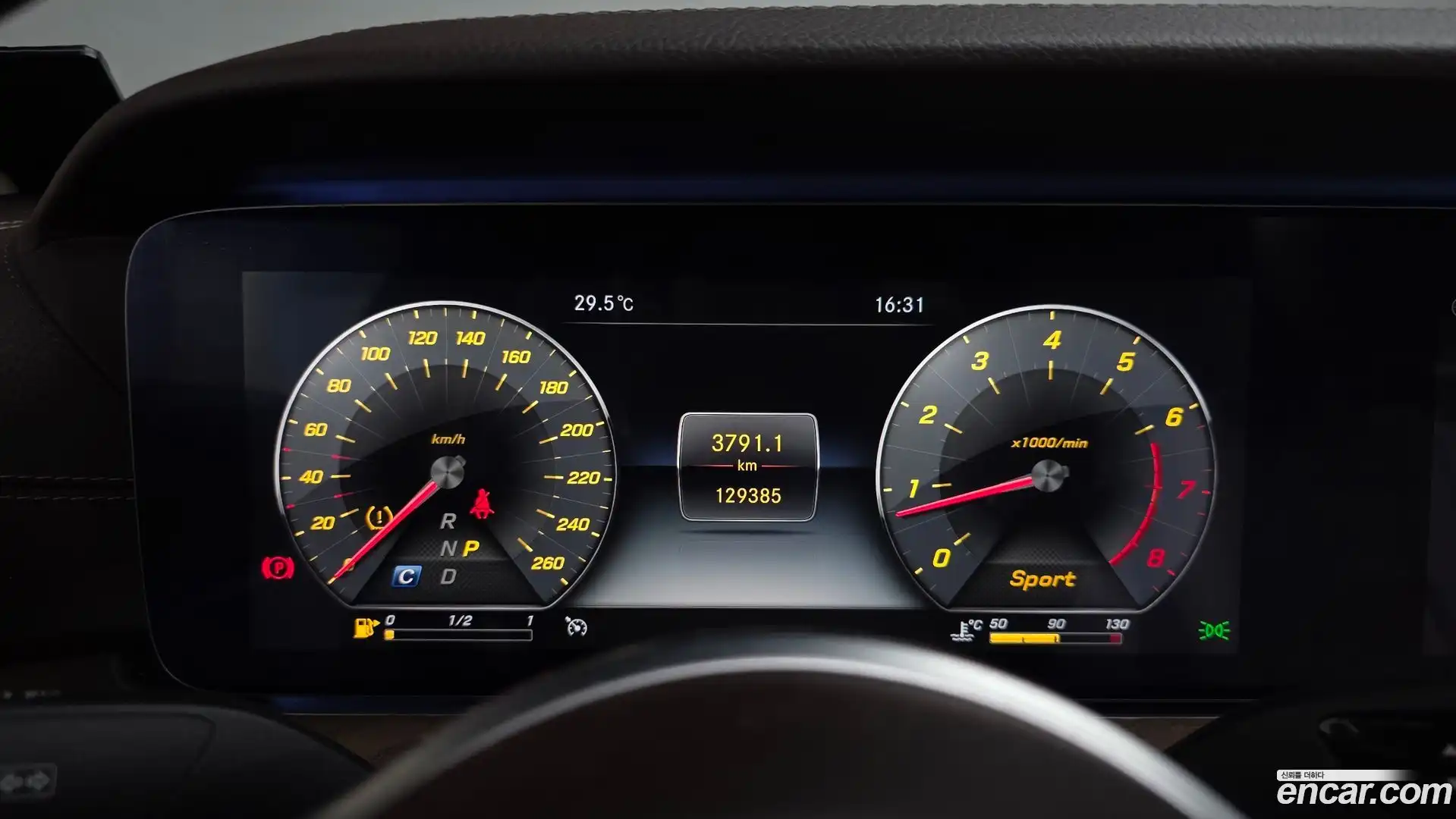 E-Class Mercedes-Benz 2019.5-INNER-008