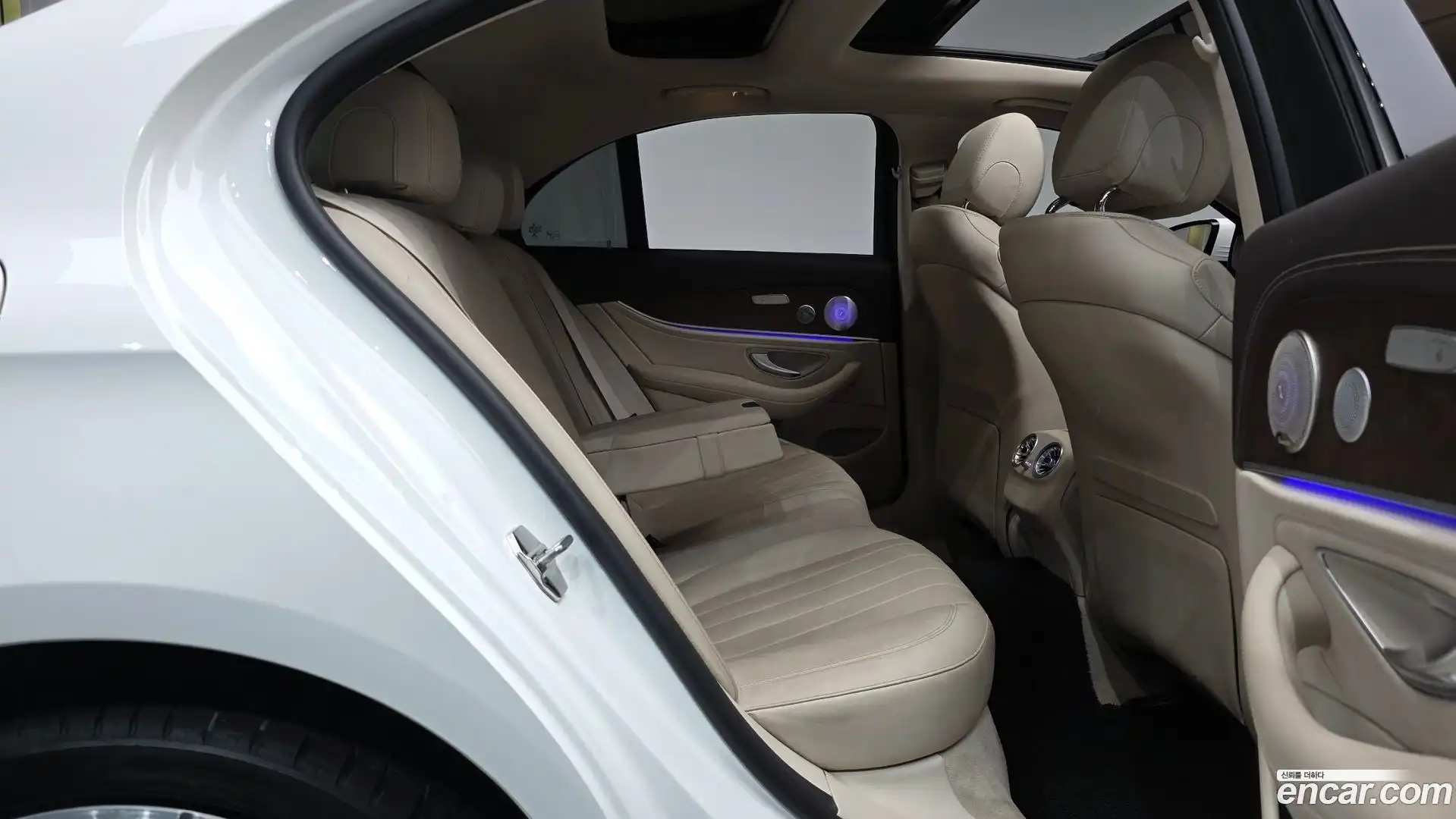 E-Class Mercedes-Benz 2019.5-OPTION-015