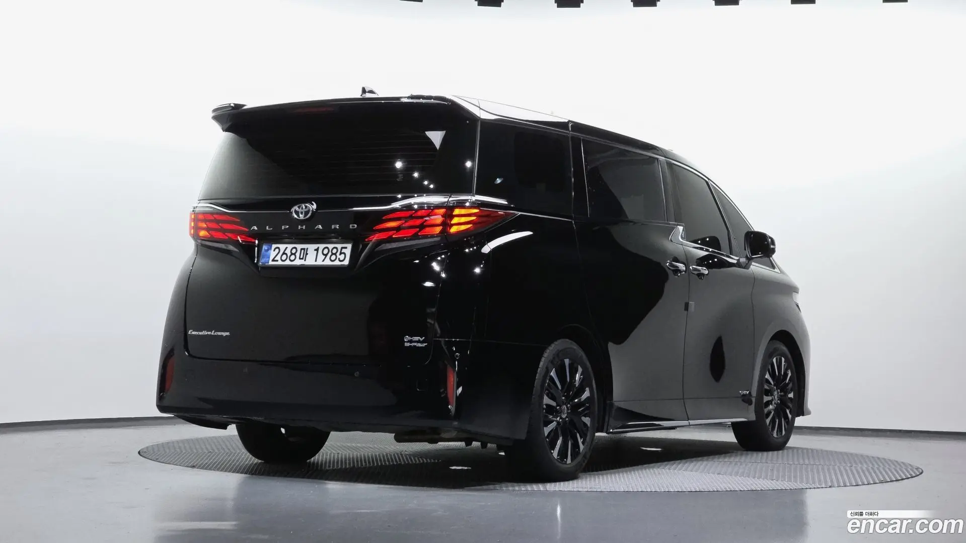 Main__Slider__Photo:Alphard Toyota 2025.5-1