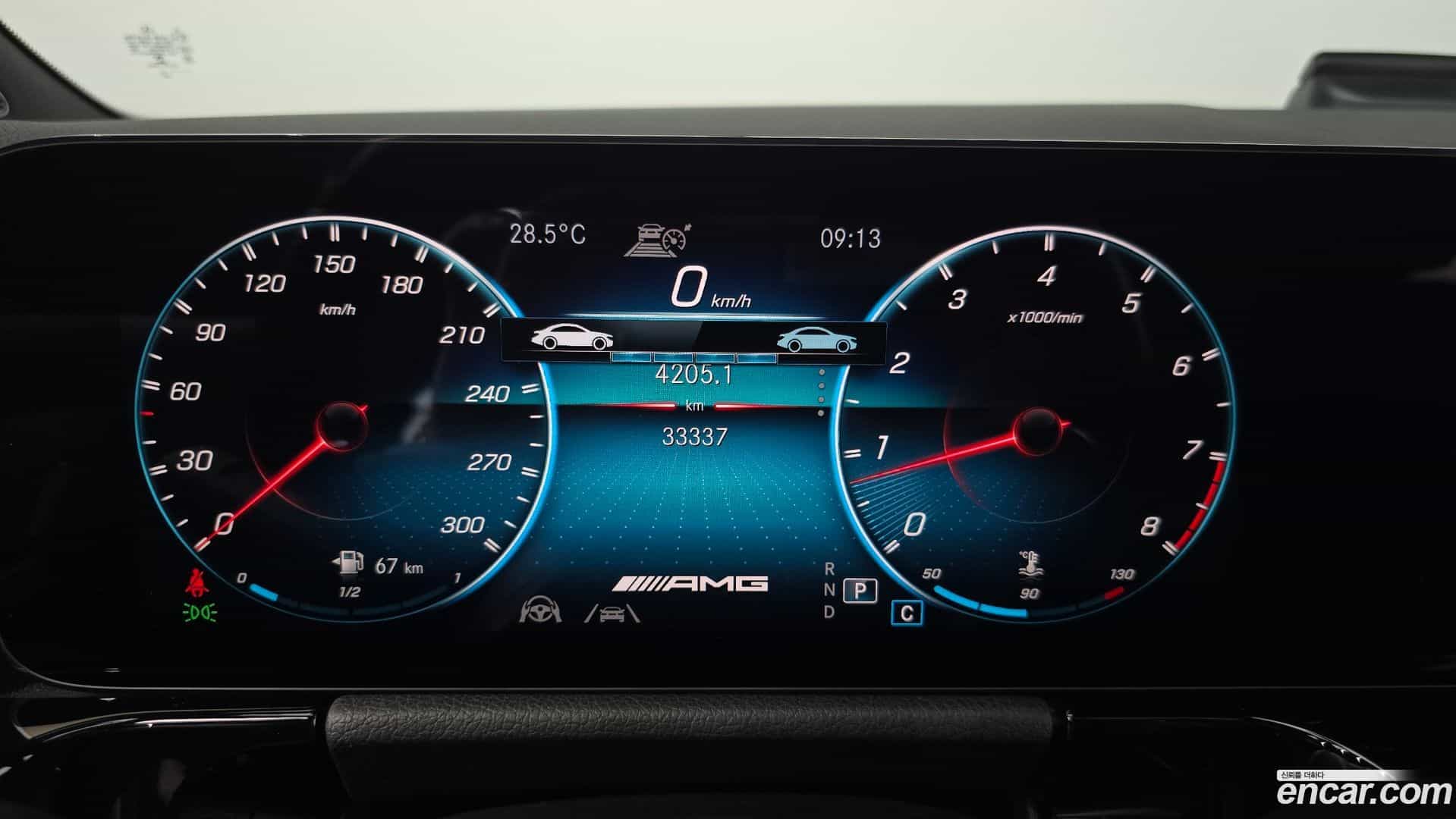 GLA-Class Mercedes-Benz 2022.7-INNER-008