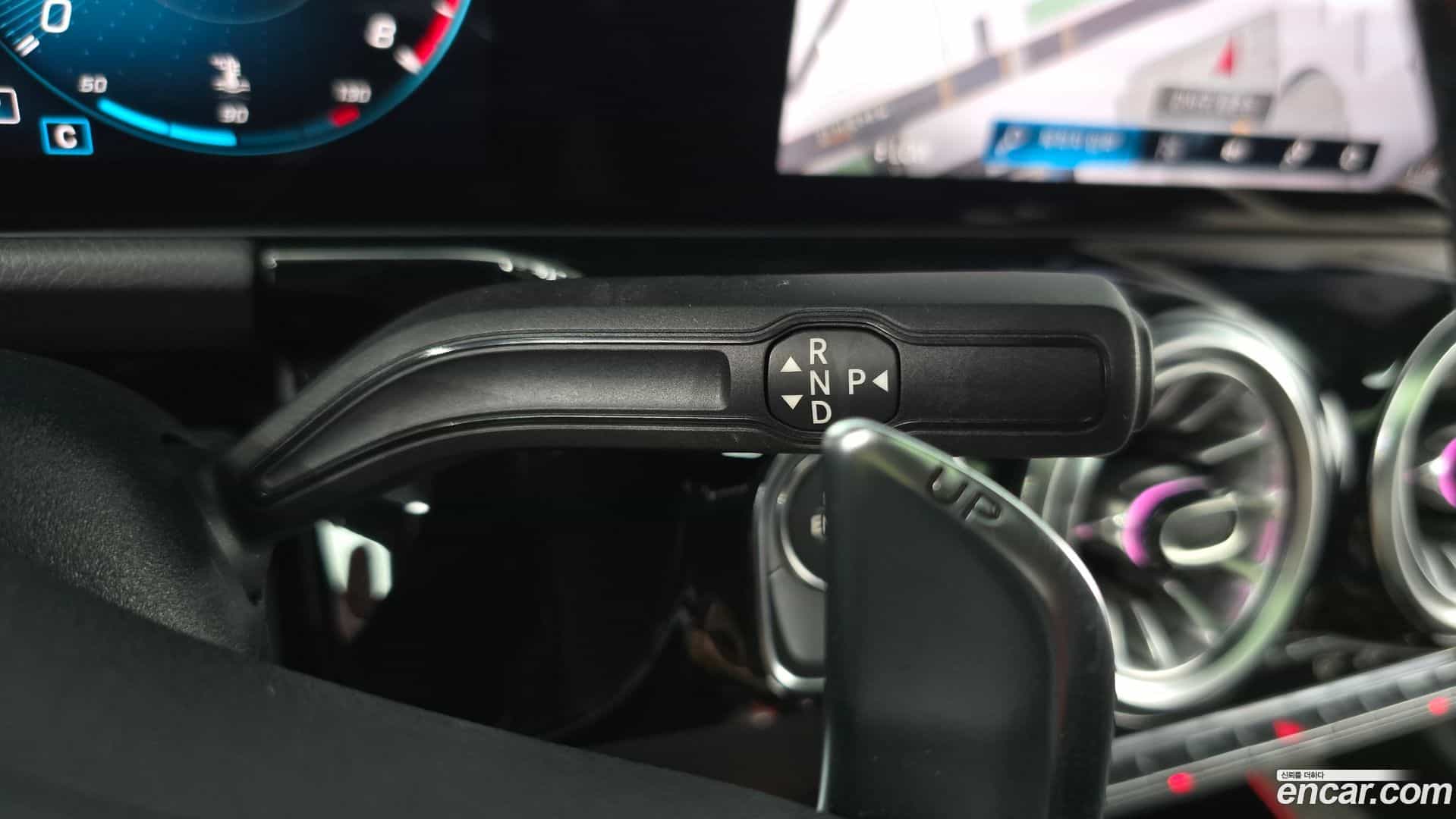 GLA-Class Mercedes-Benz 2022.7-INNER-009