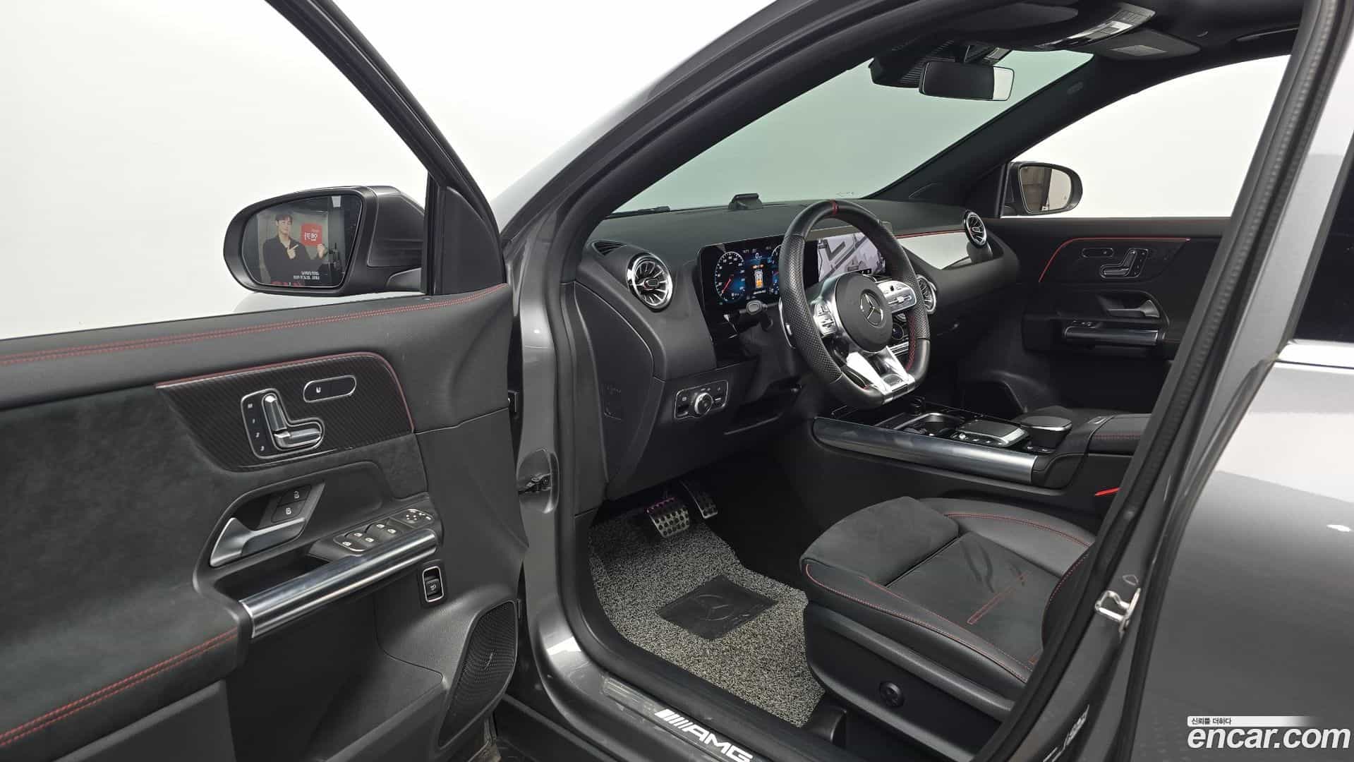 GLA-Class Mercedes-Benz 2022.7-INNER-010