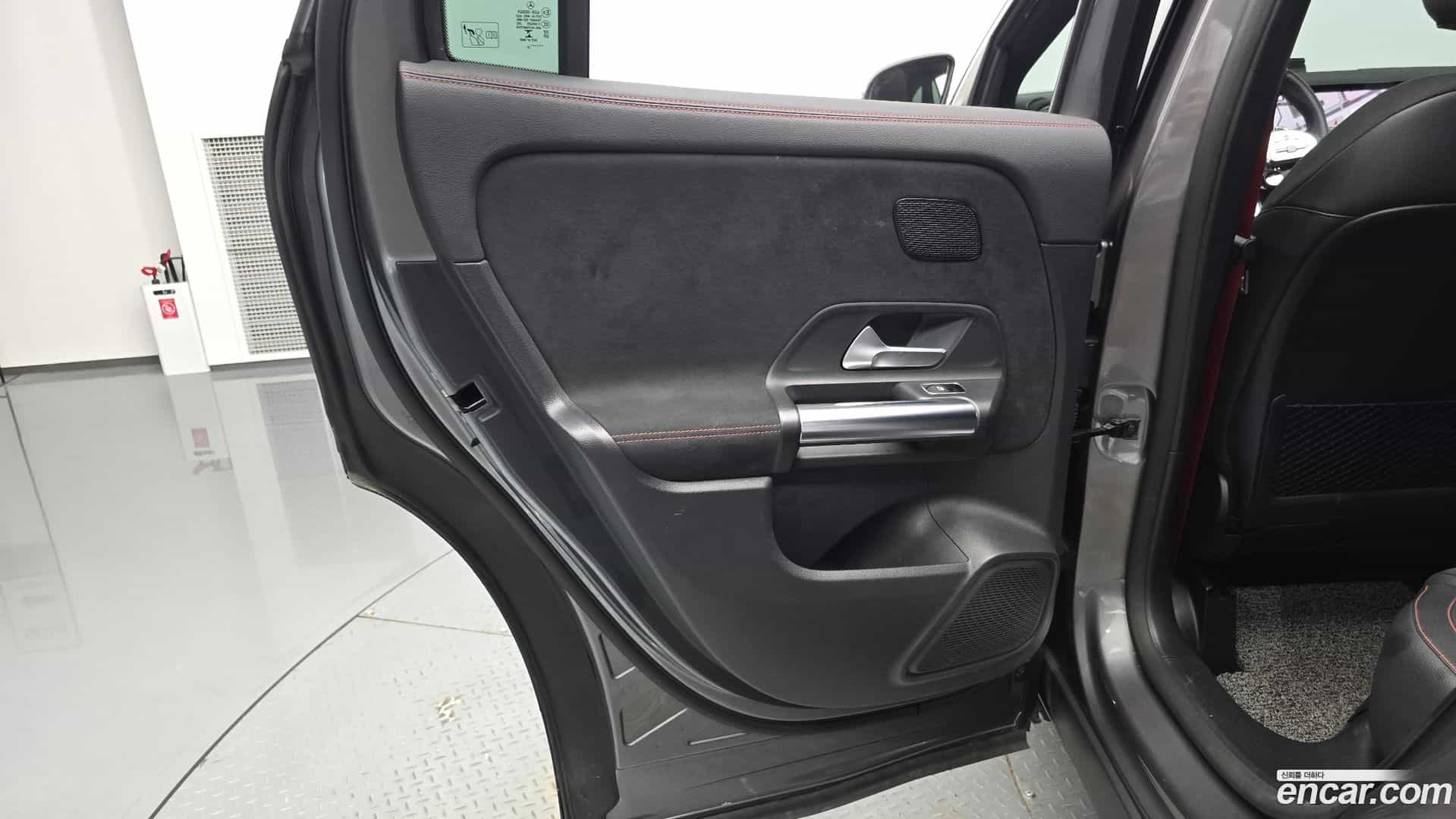 GLA-Class Mercedes-Benz 2022.7-INNER-035
