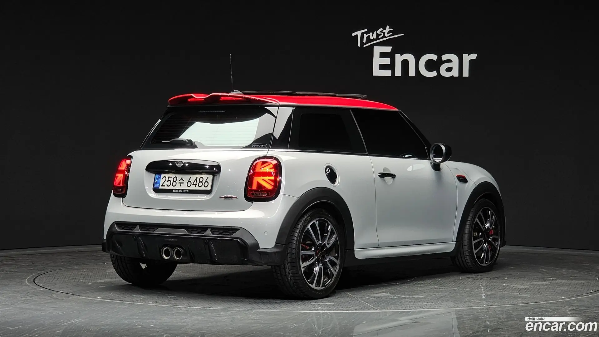 Main__Slider__Photo:Cooper Mini 2022.2-1