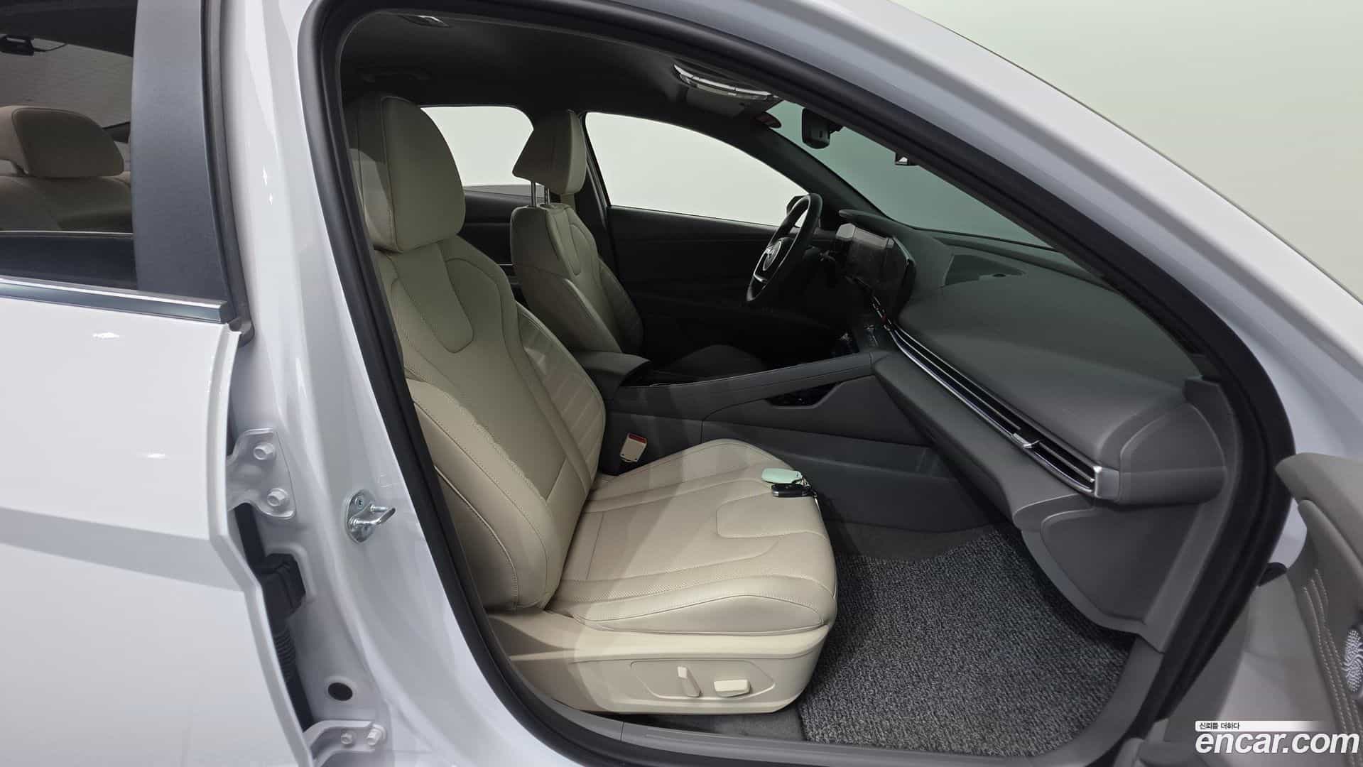 AVANTE Hyundai 2023.2-INNER-036
