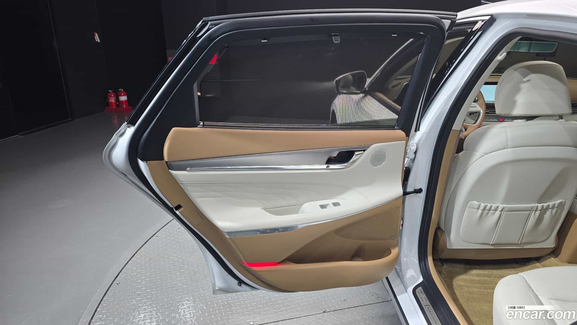 Grandeur Hyundai 2022.3-INNER-035