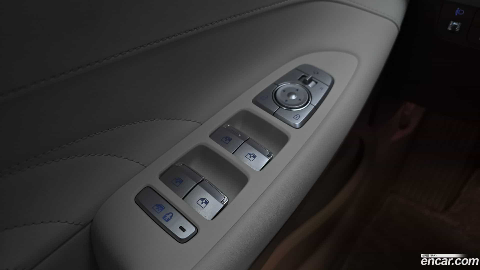 Grandeur Hyundai 2022.3-OPTION-042