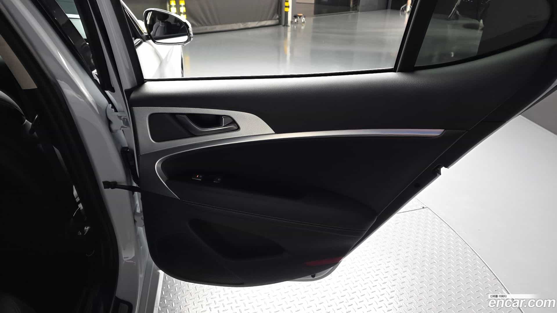 G70 Genesis 2023.7-INNER-035