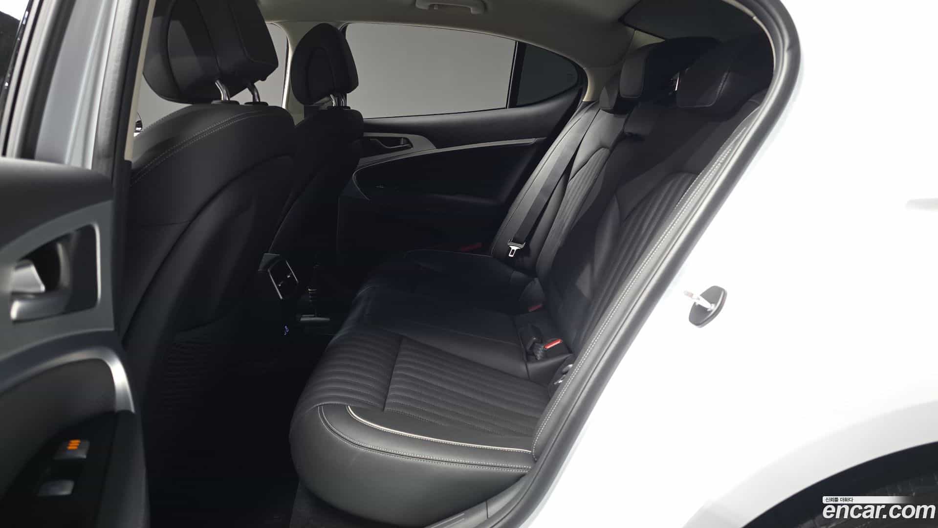G70 Genesis 2023.7-INNER-036