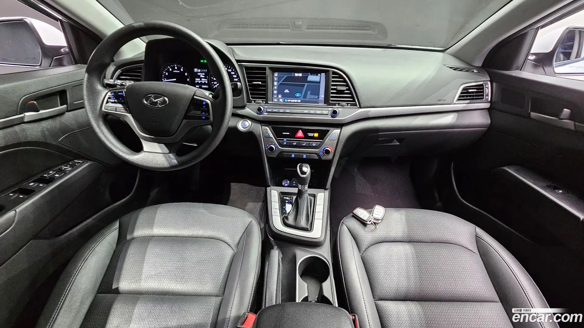 AVANTE Hyundai 2018.3-INNER-007