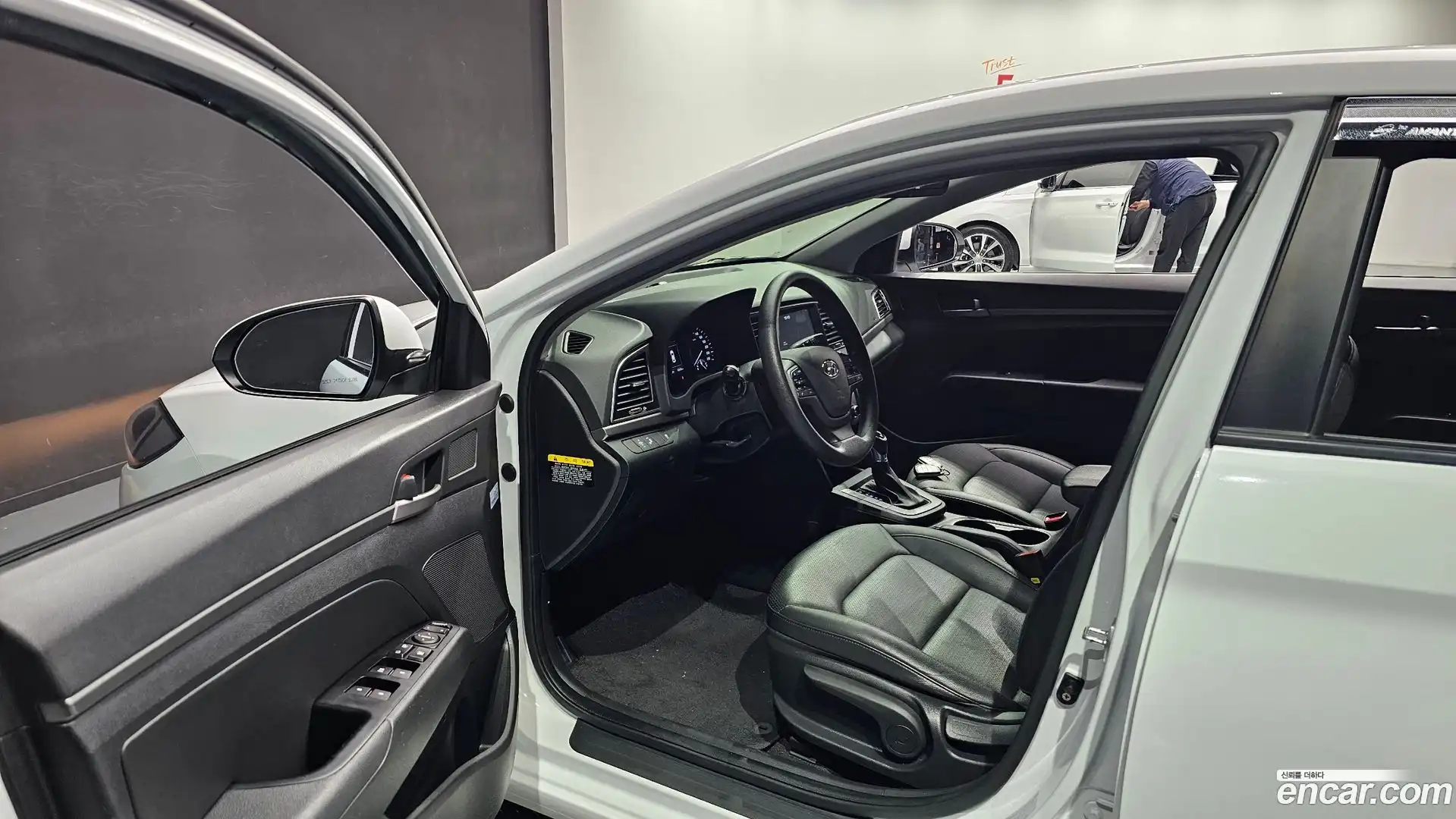 AVANTE Hyundai 2018.3-INNER-010