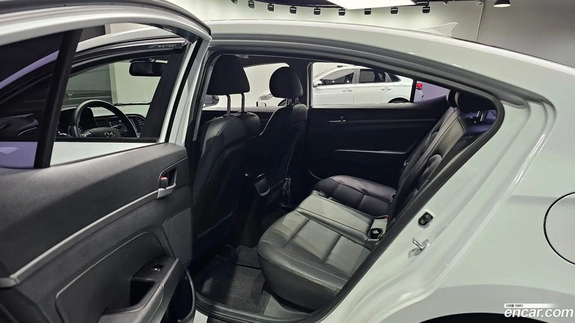 AVANTE Hyundai 2018.3-OPTION-015
