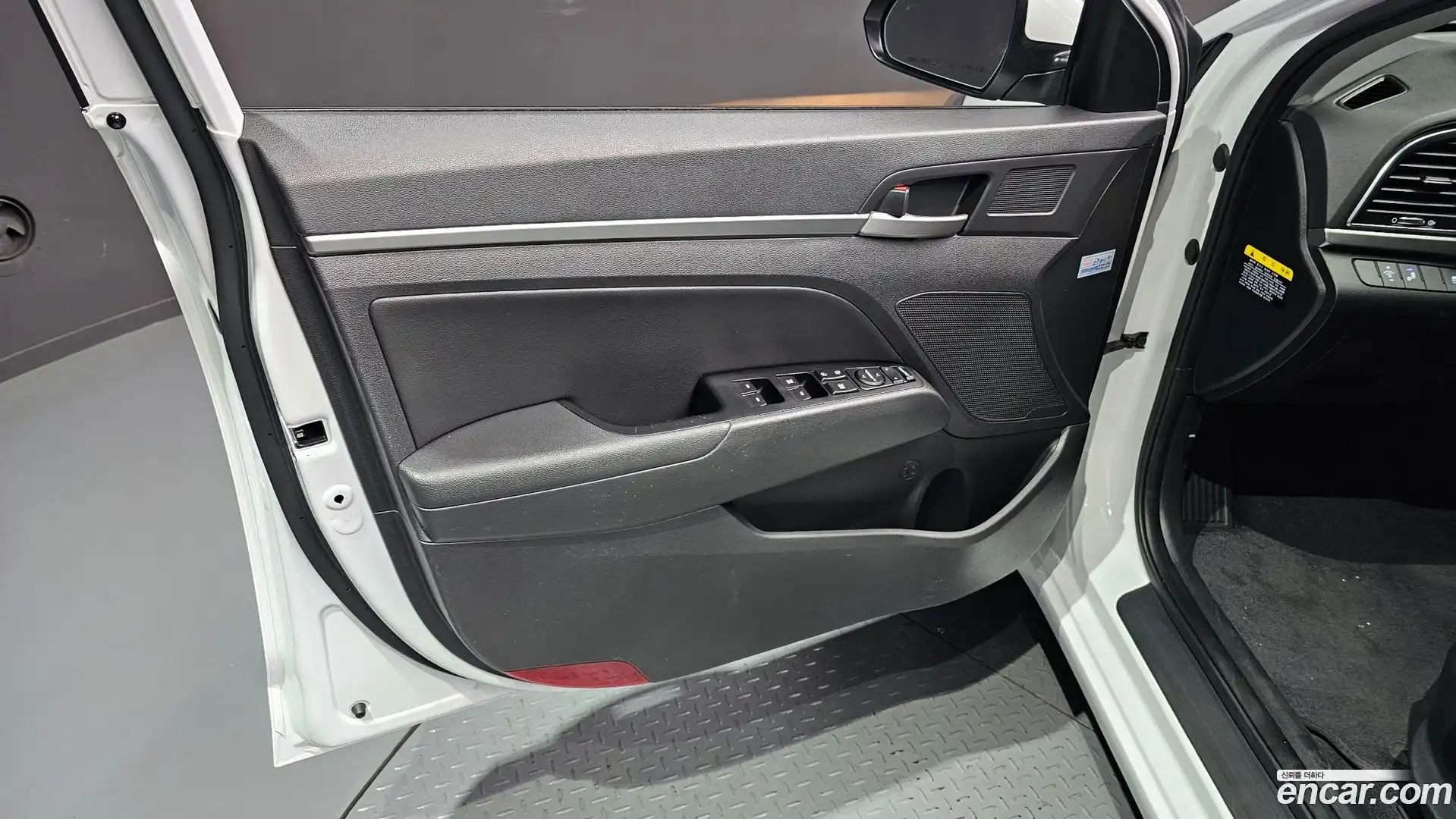 AVANTE Hyundai 2018.3-INNER-034