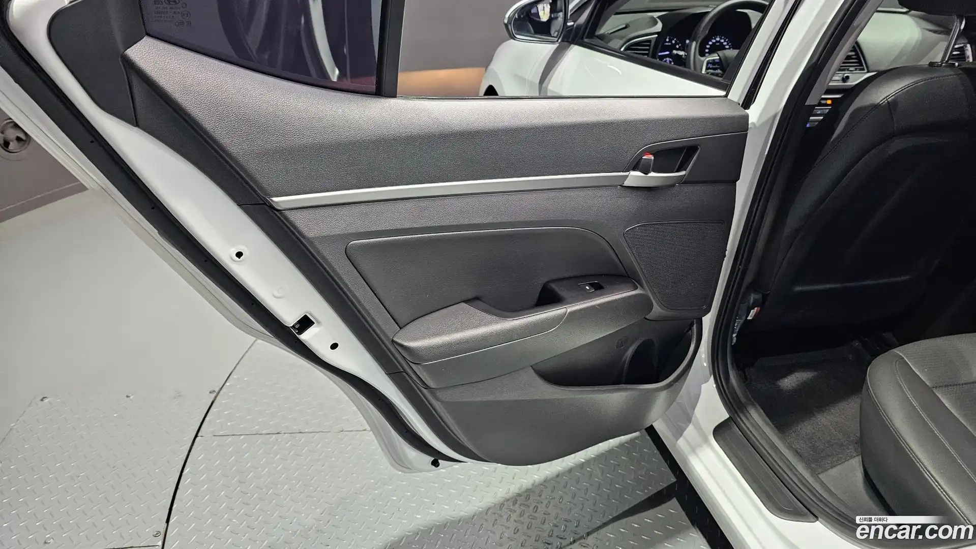 AVANTE Hyundai 2018.3-INNER-035