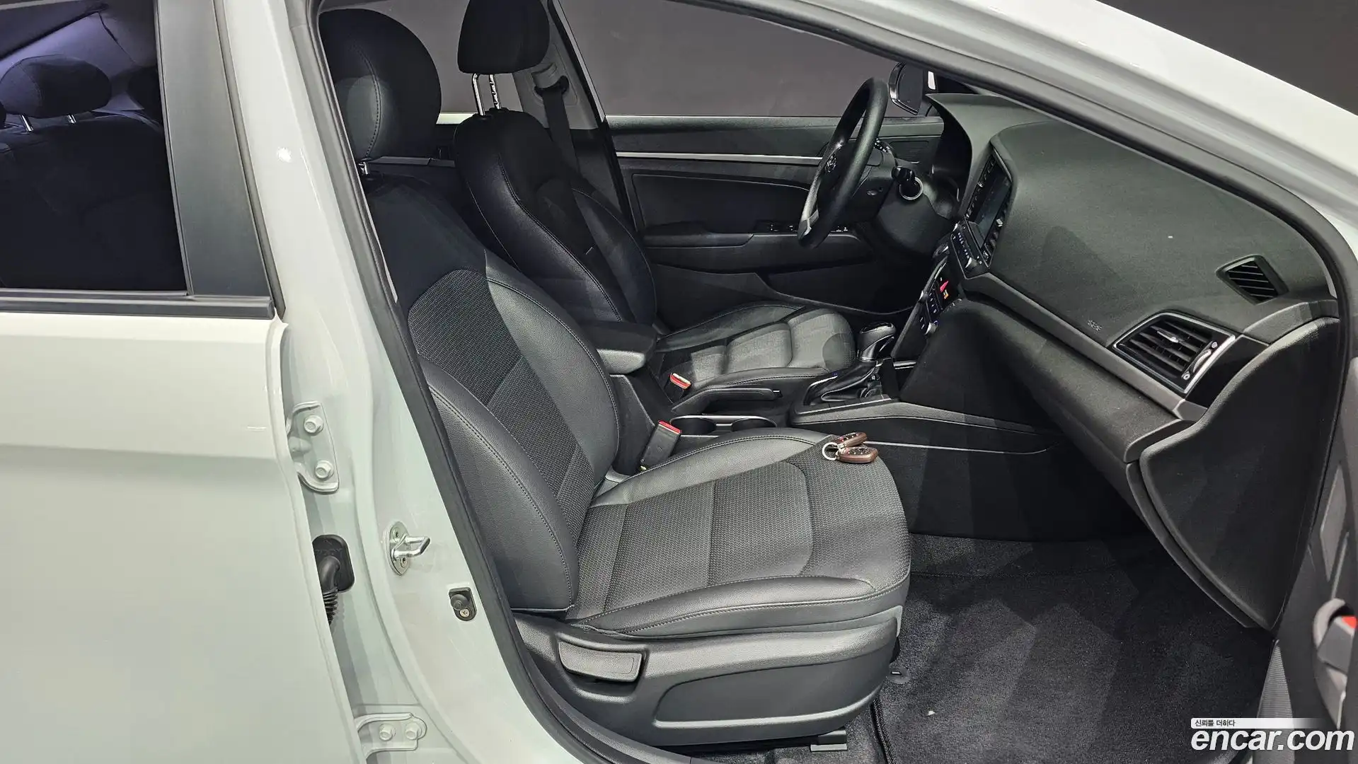 AVANTE Hyundai 2018.3-INNER-036