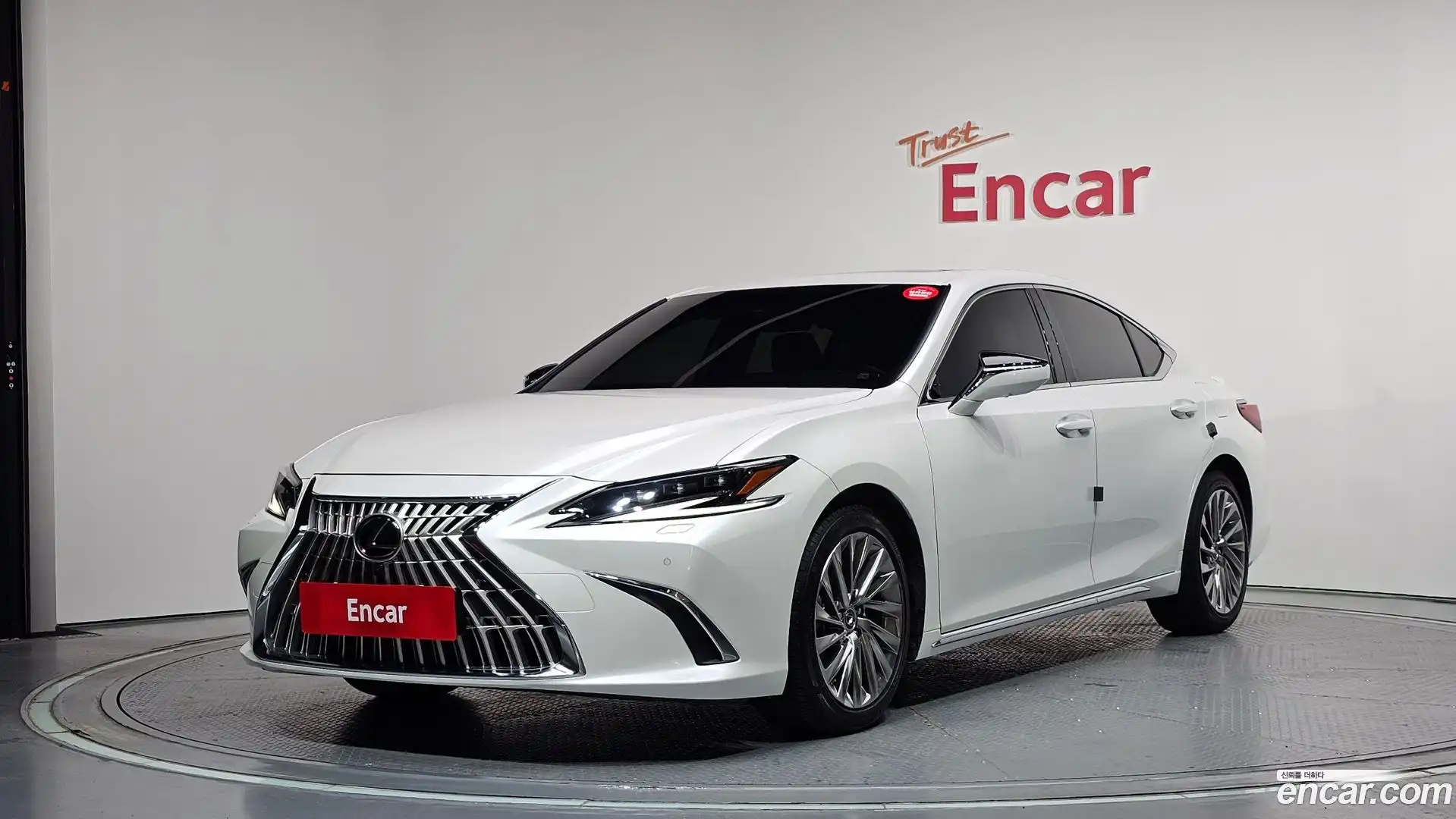ES Lexus 2025.1-OUTER-001