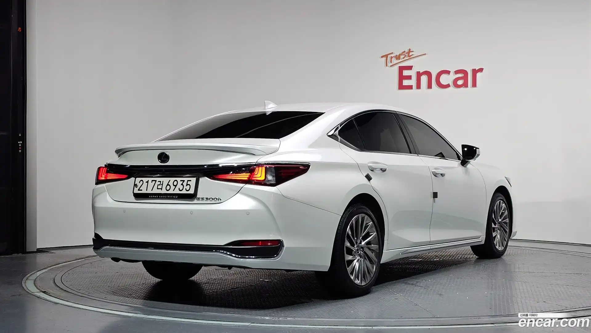 ES Lexus 2025.1-OUTER-002