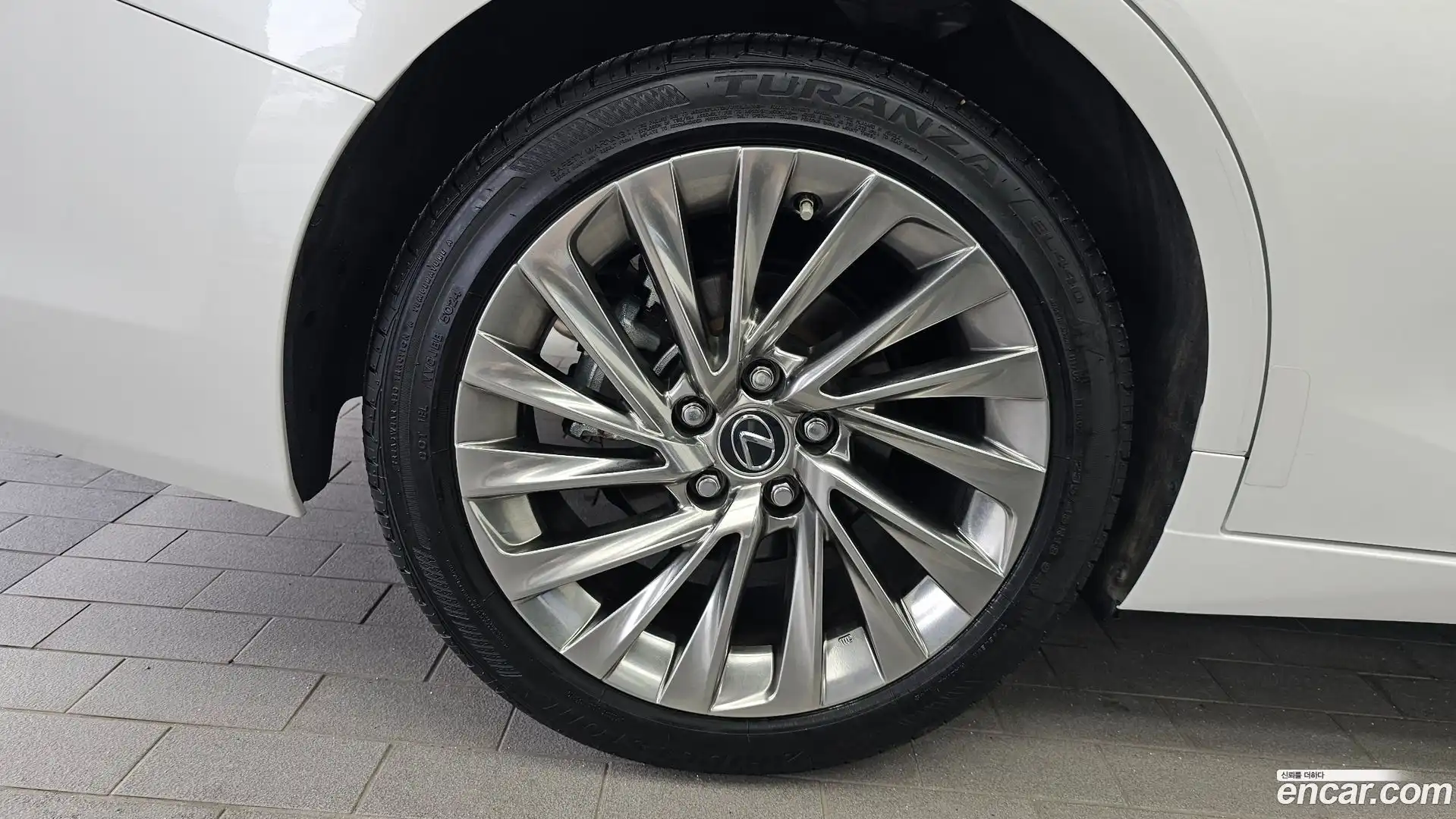 ES Lexus 2025.1-OUTER-005
