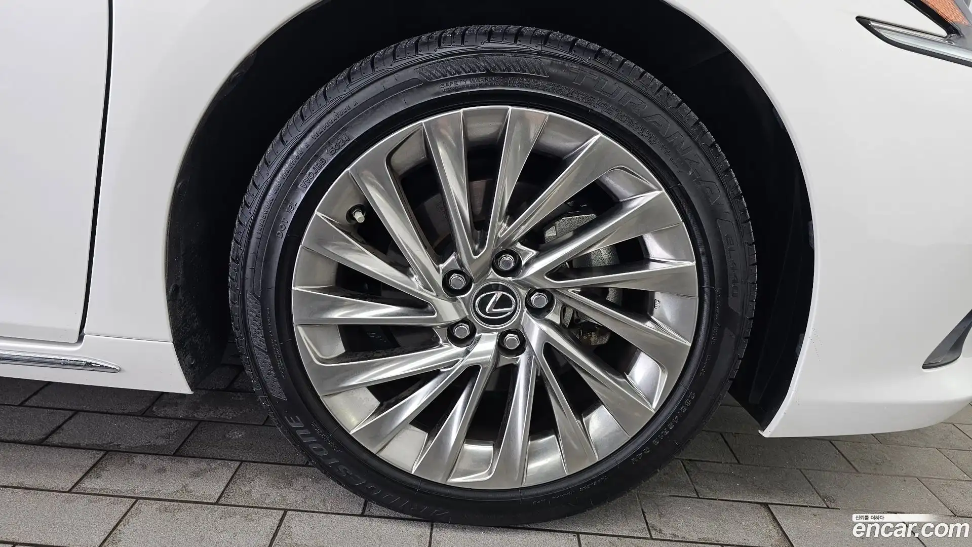 ES Lexus 2025.1-OUTER-031