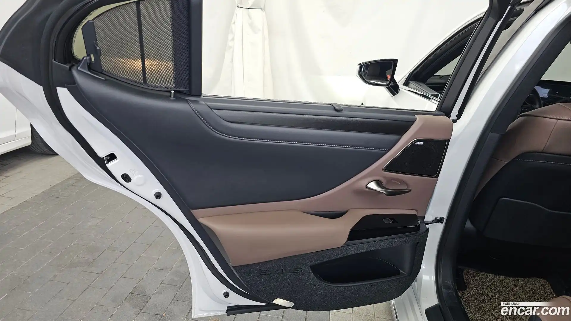ES Lexus 2025.1-INNER-035