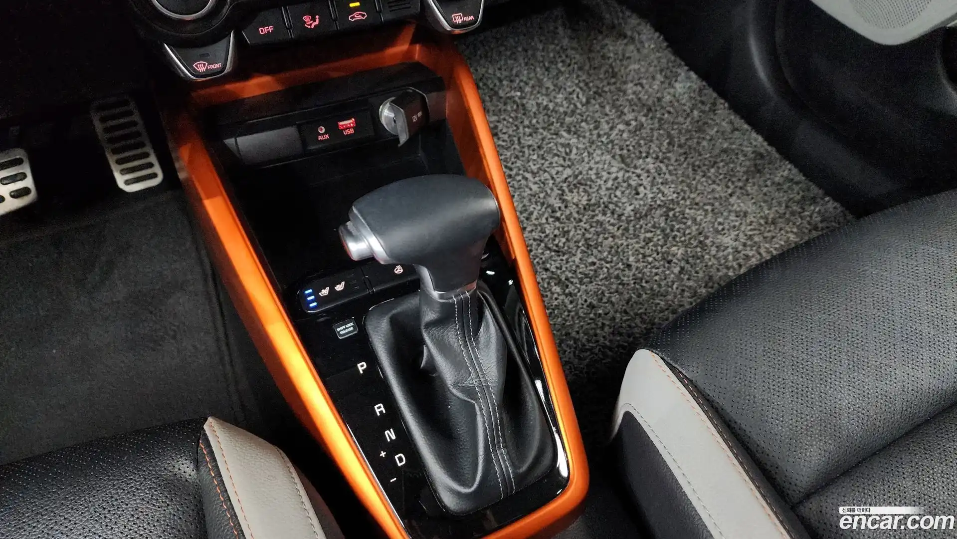 Stonic Kia 2018.10-INNER-009