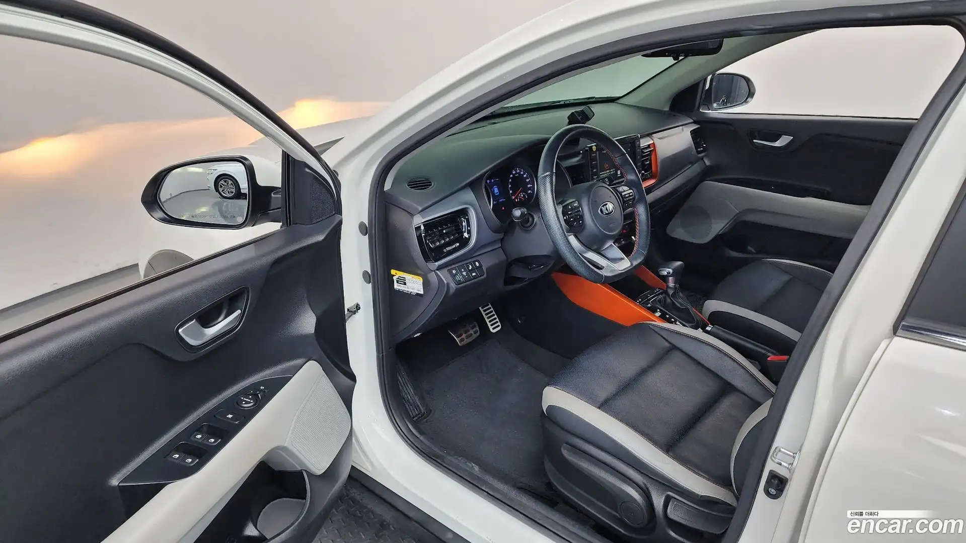 Stonic Kia 2018.10-INNER-010