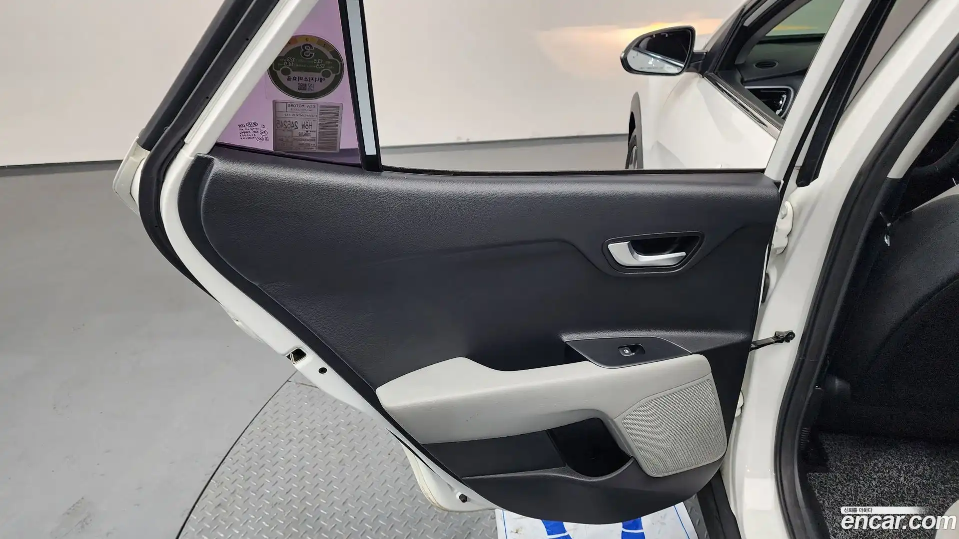 Stonic Kia 2018.10-INNER-035