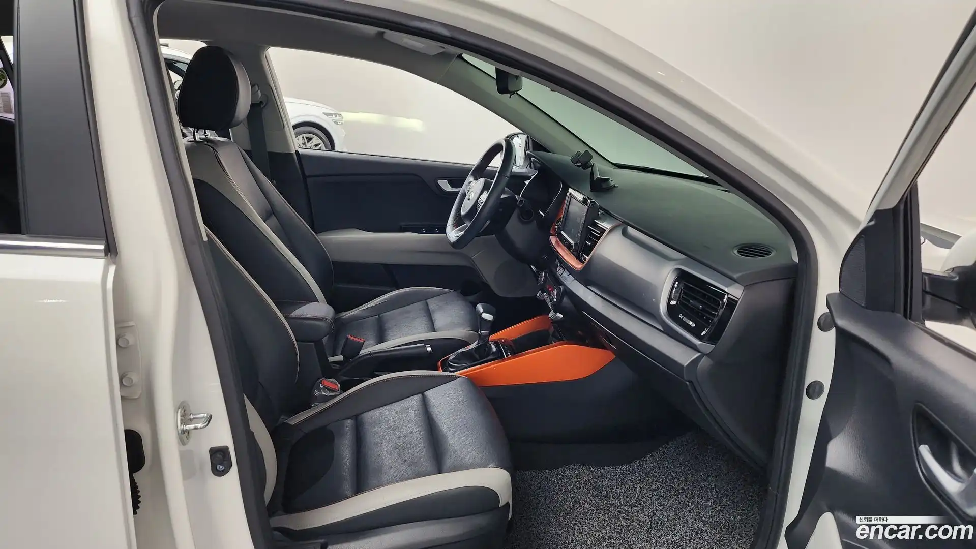 Stonic Kia 2018.10-INNER-036