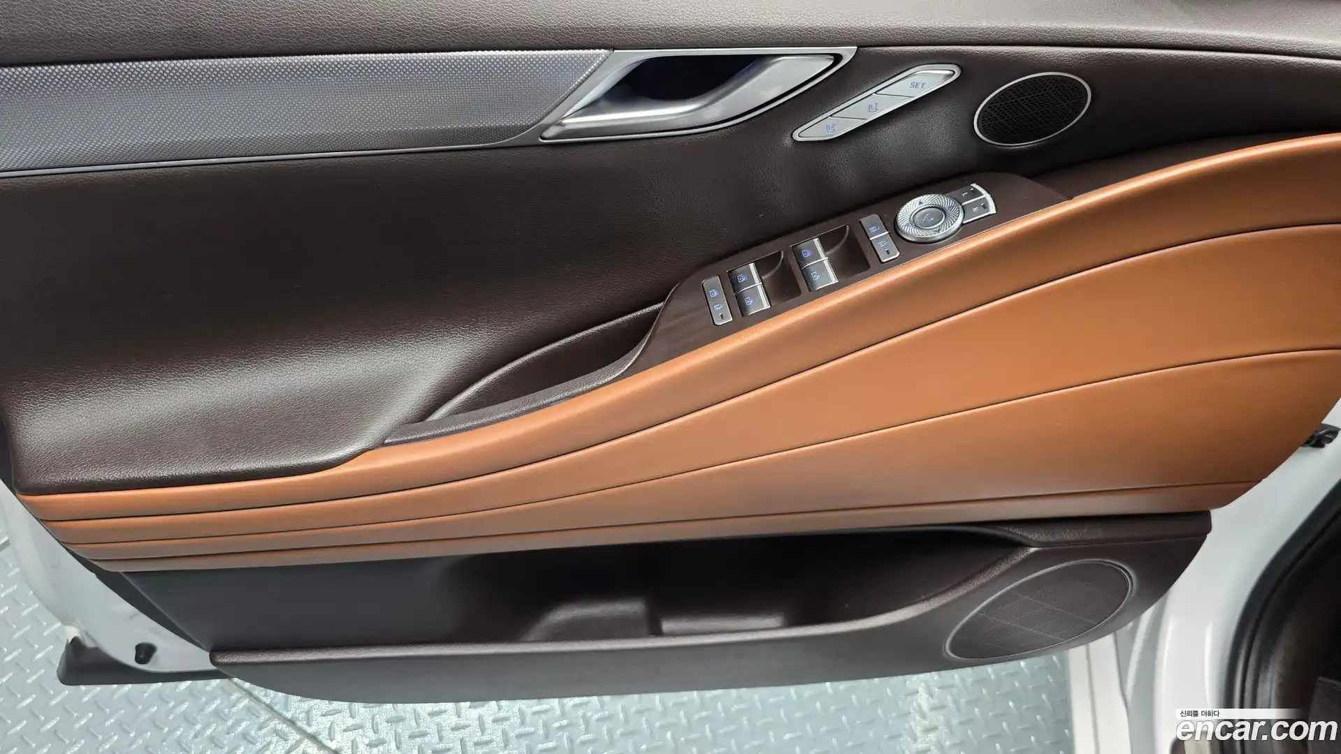 G80 Genesis 2022.0-INNER-034