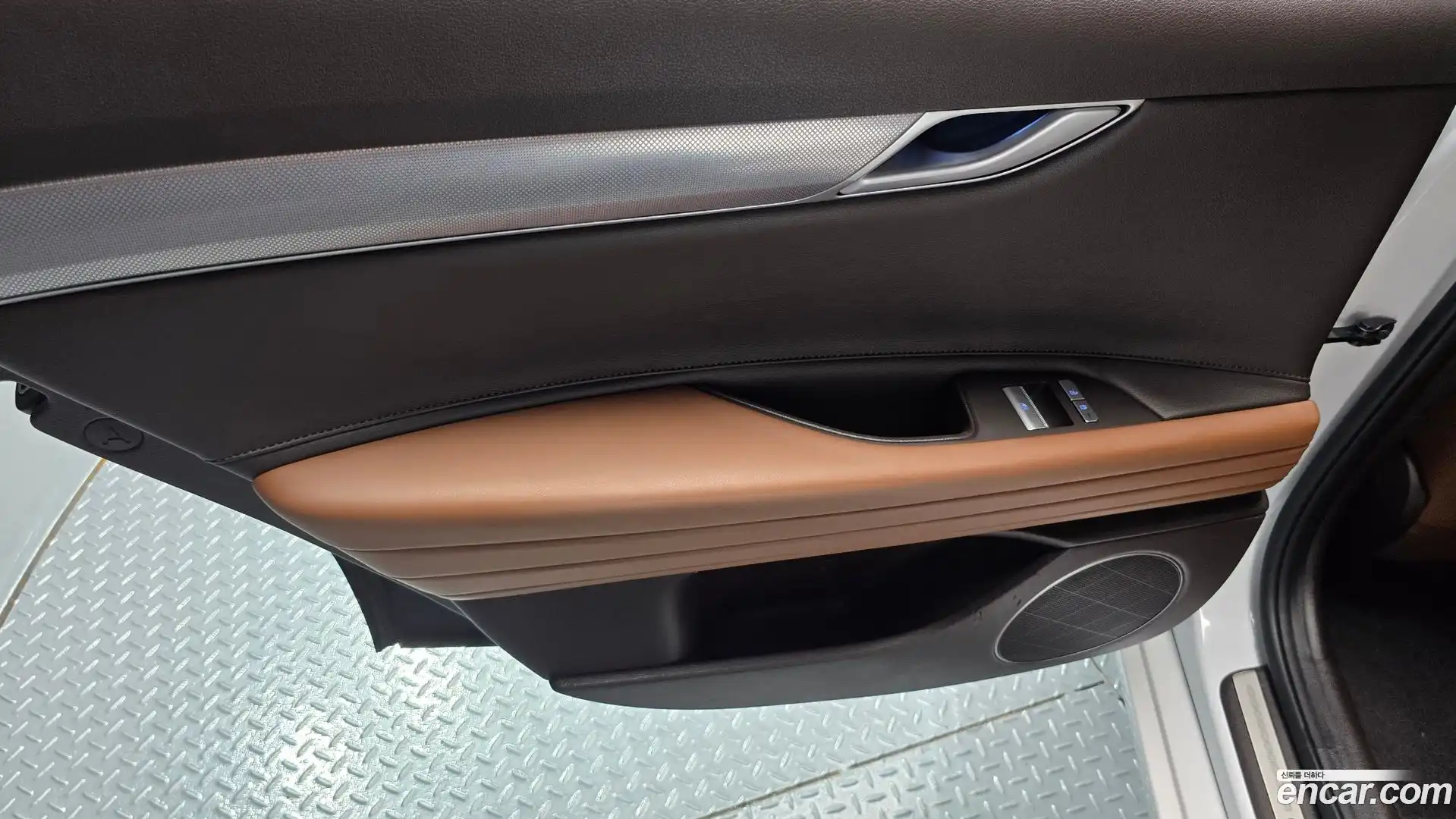G80 Genesis 2022.0-INNER-035