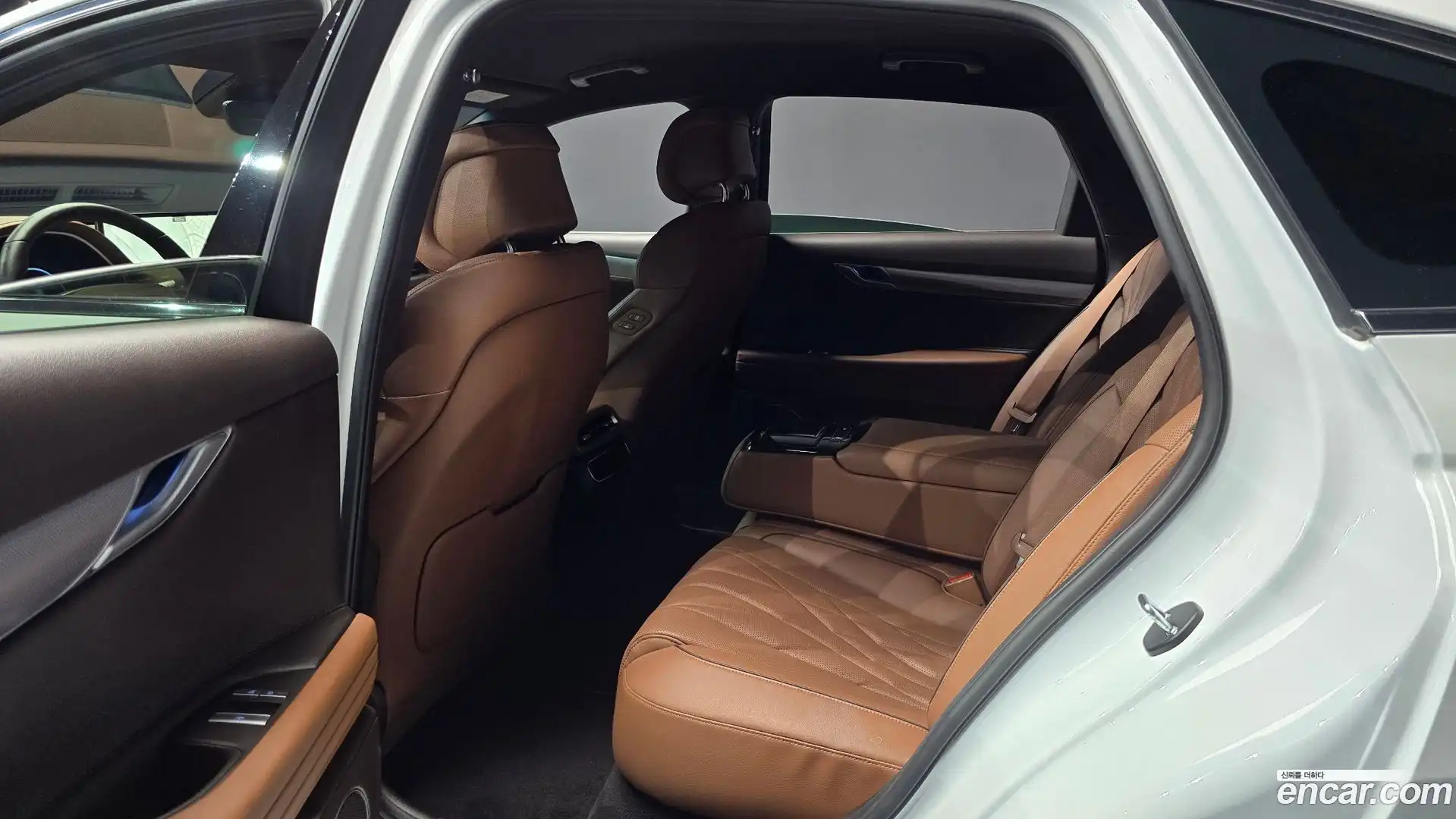 G80 Genesis 2022.0-INNER-036