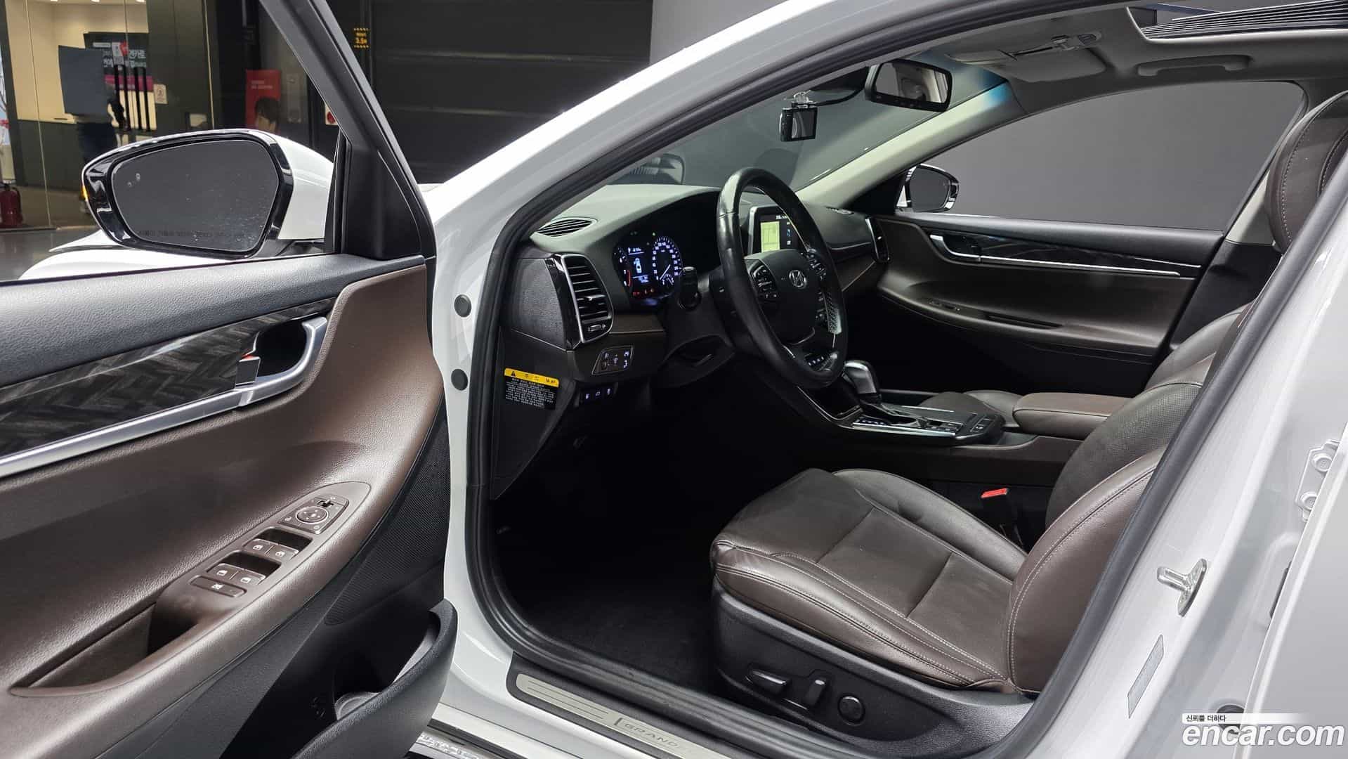 Grandeur Hyundai 2017.6-INNER-010
