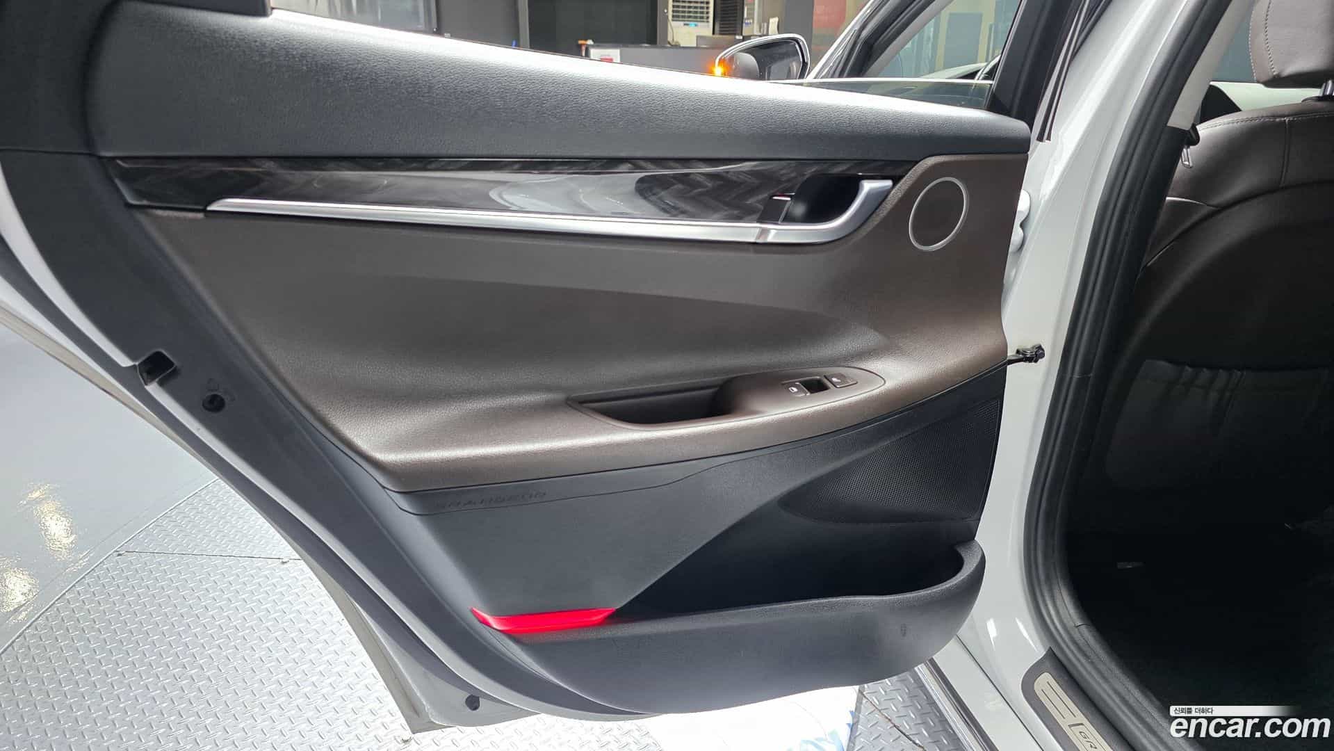 Grandeur Hyundai 2017.6-INNER-035