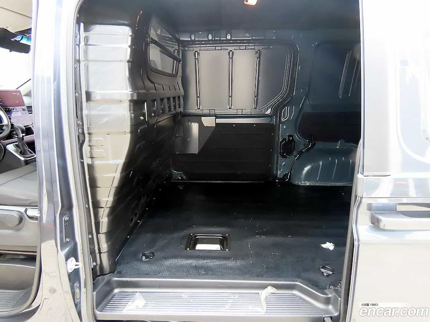 Staria Hyundai 2023.1-OUTER-006