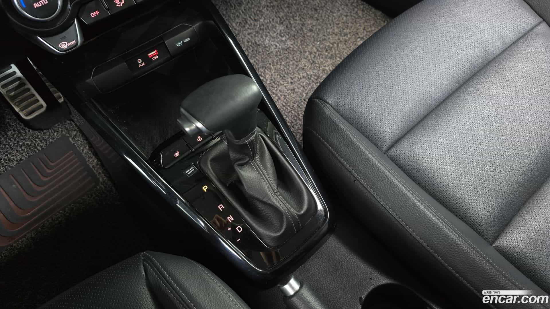 Stonic Kia 2017.10-INNER-009